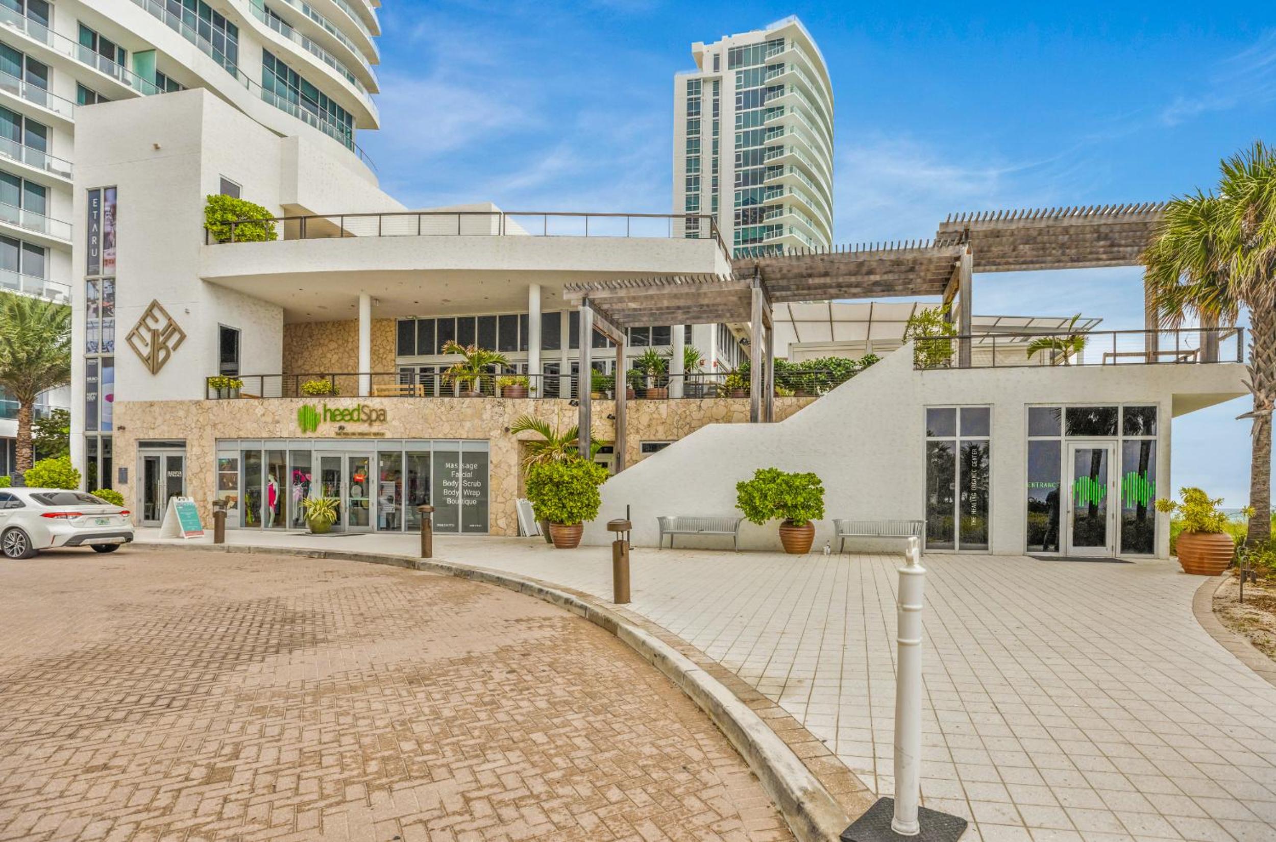 Hotel Discover the Magic of Lyfe Resort and Residences #705 - Image 1