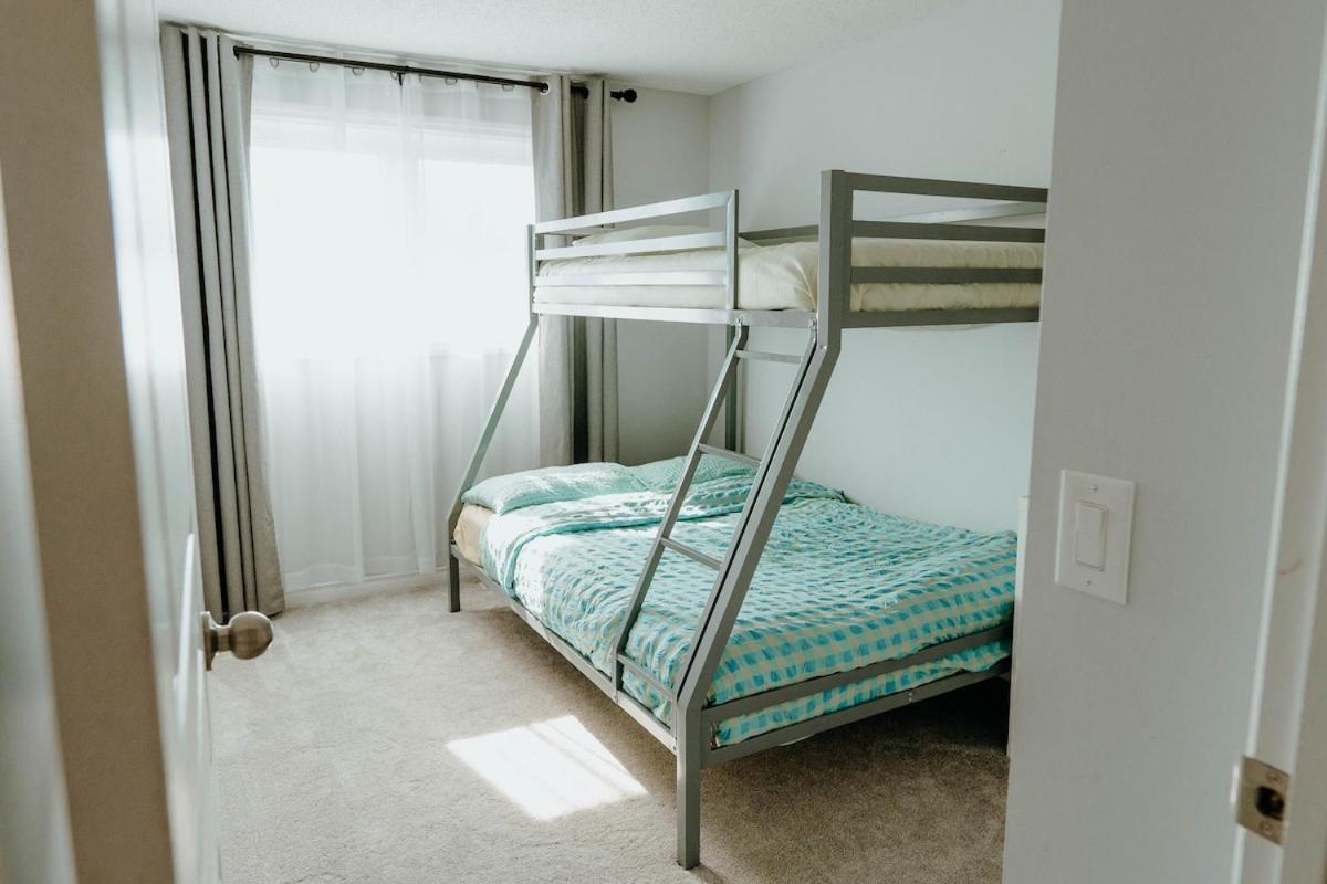 Central Calgary & Nearby Mountain Escape - 4 Beds