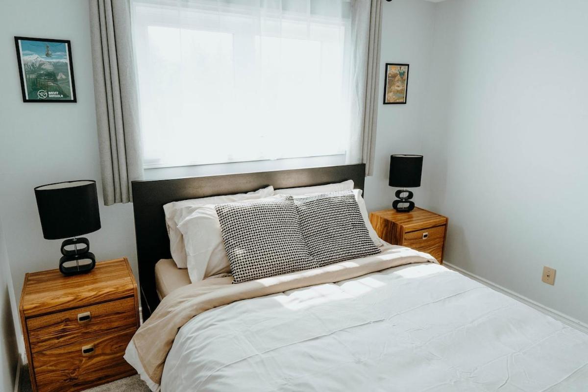 Central Calgary & Nearby Mountain Escape - 4 Beds