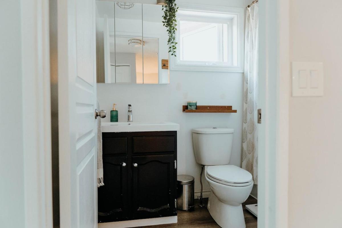 Central Calgary & Nearby Mountain Escape - 4 Beds