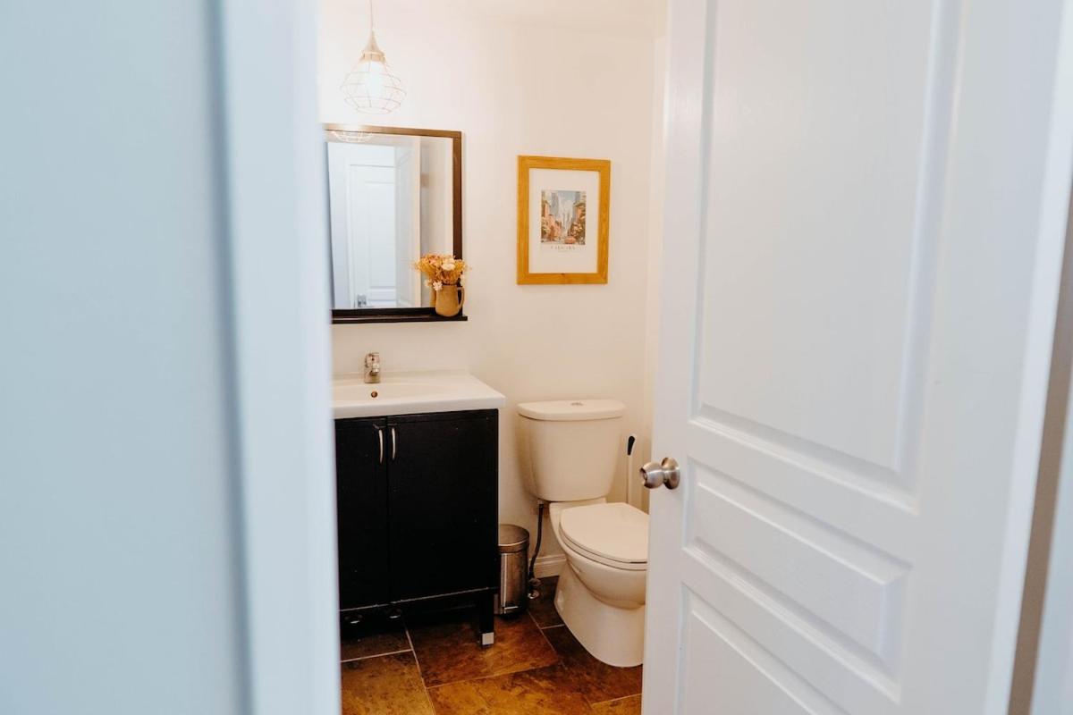Central Calgary & Nearby Mountain Escape - 4 Beds