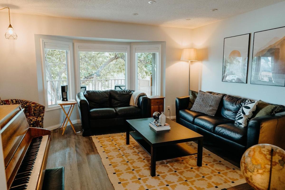 Central Calgary & Nearby Mountain Escape - 4 Beds