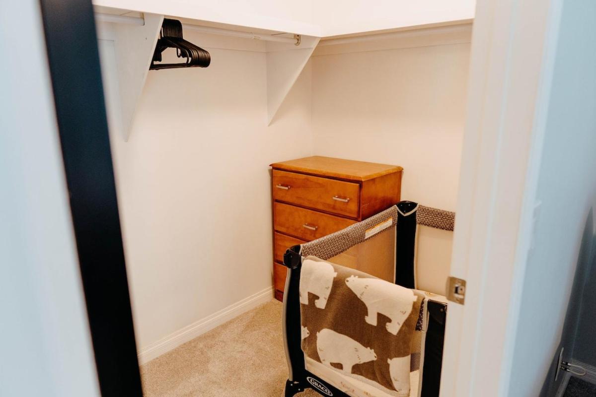 Central Calgary & Nearby Mountain Escape - 4 Beds