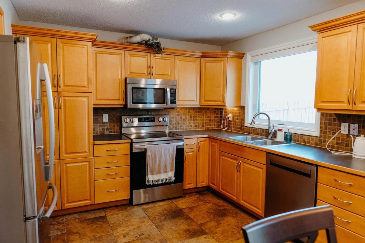 Central Calgary & Nearby Mountain Escape - 4 Beds