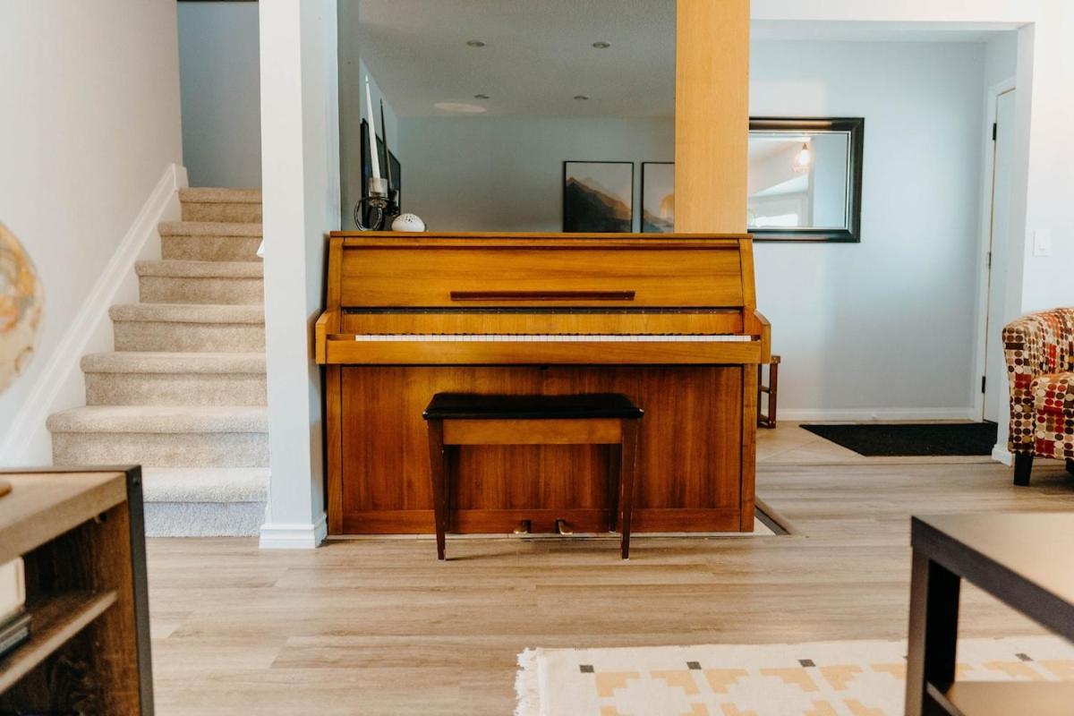 Central Calgary & Nearby Mountain Escape - 4 Beds