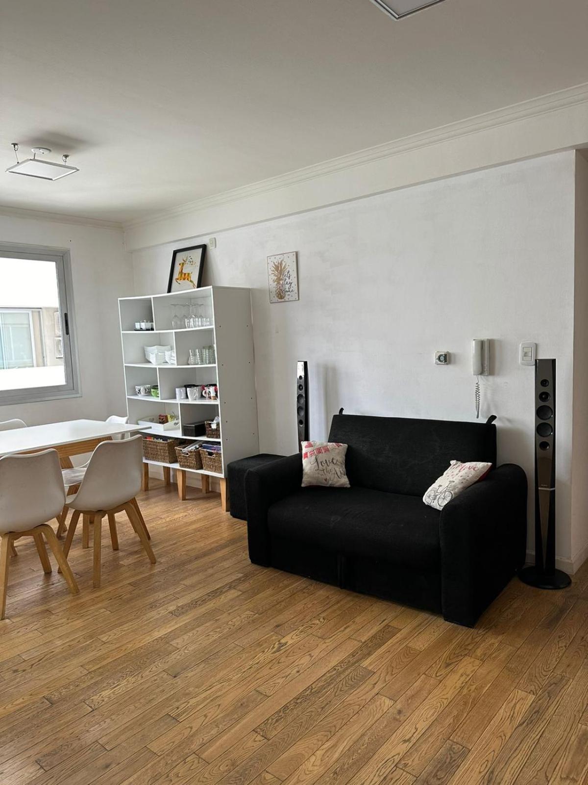 Departamento amplio en zona turística y comercial