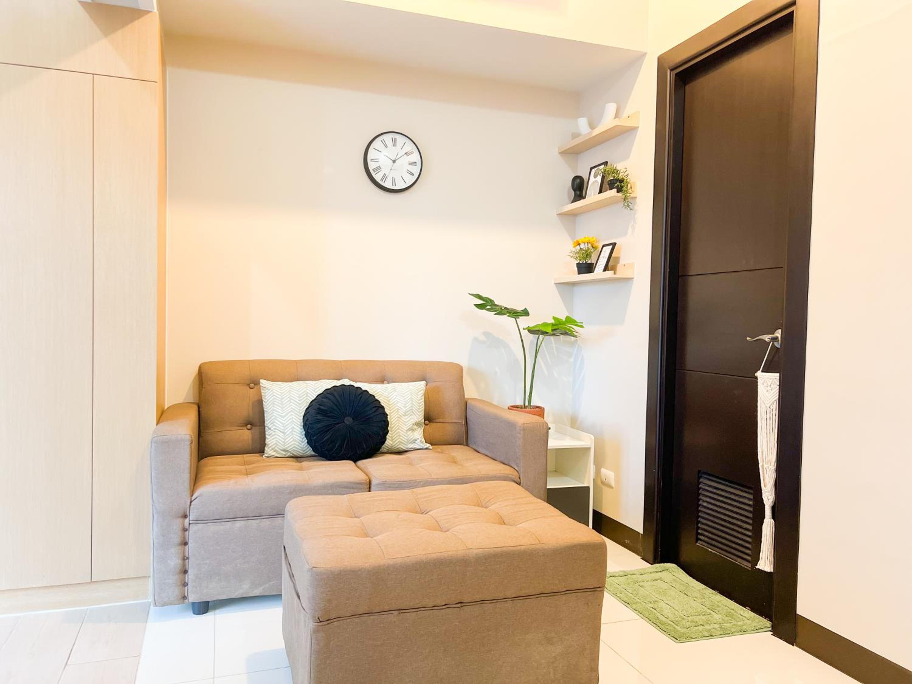 Upscale BGC Stay Near Mitsukoshi #upt130g view 3
