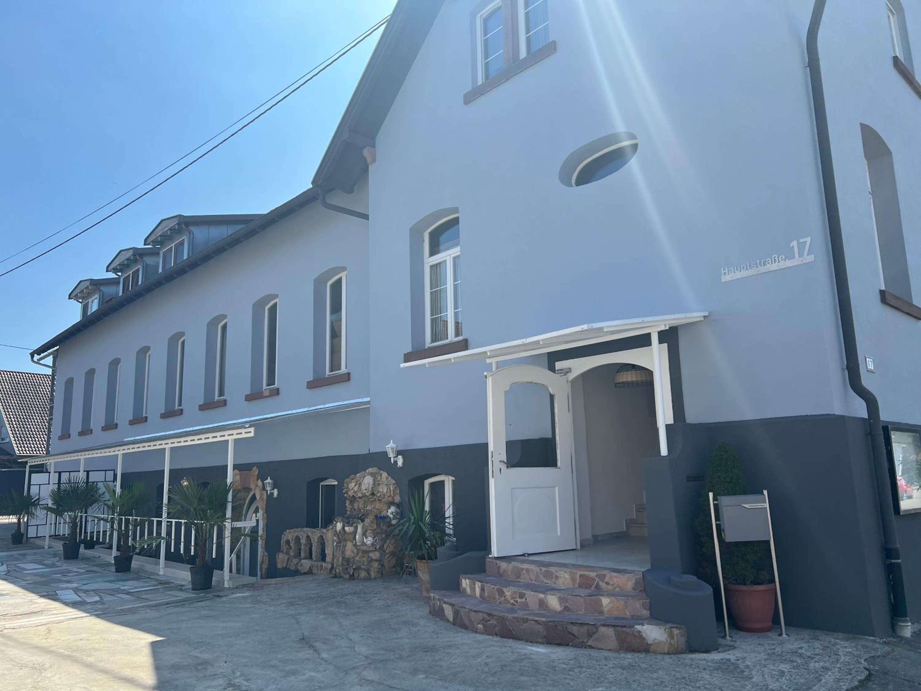 Hilde Apartments