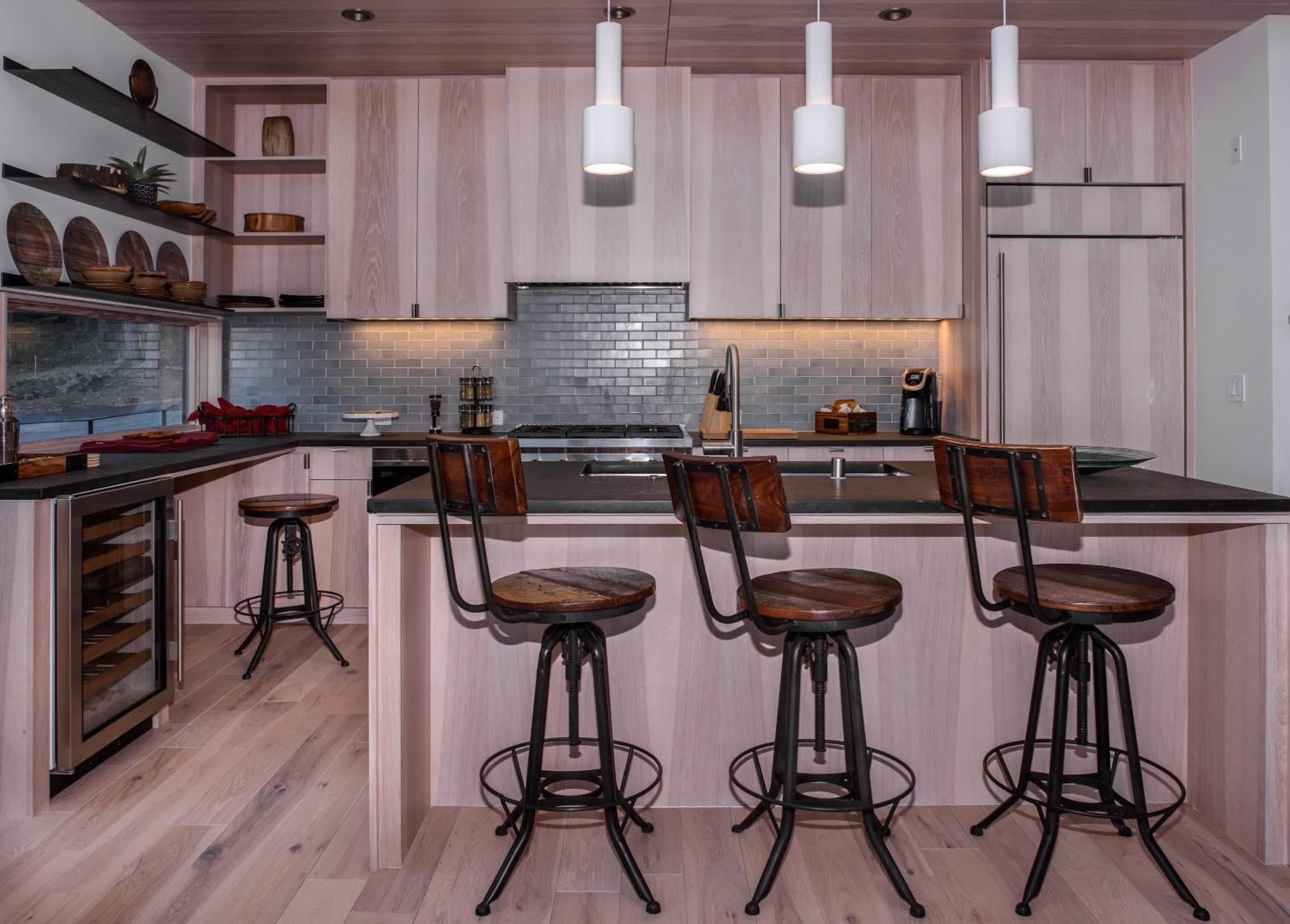 Modern Ski In-Out Home, Mid-Mountain view 4