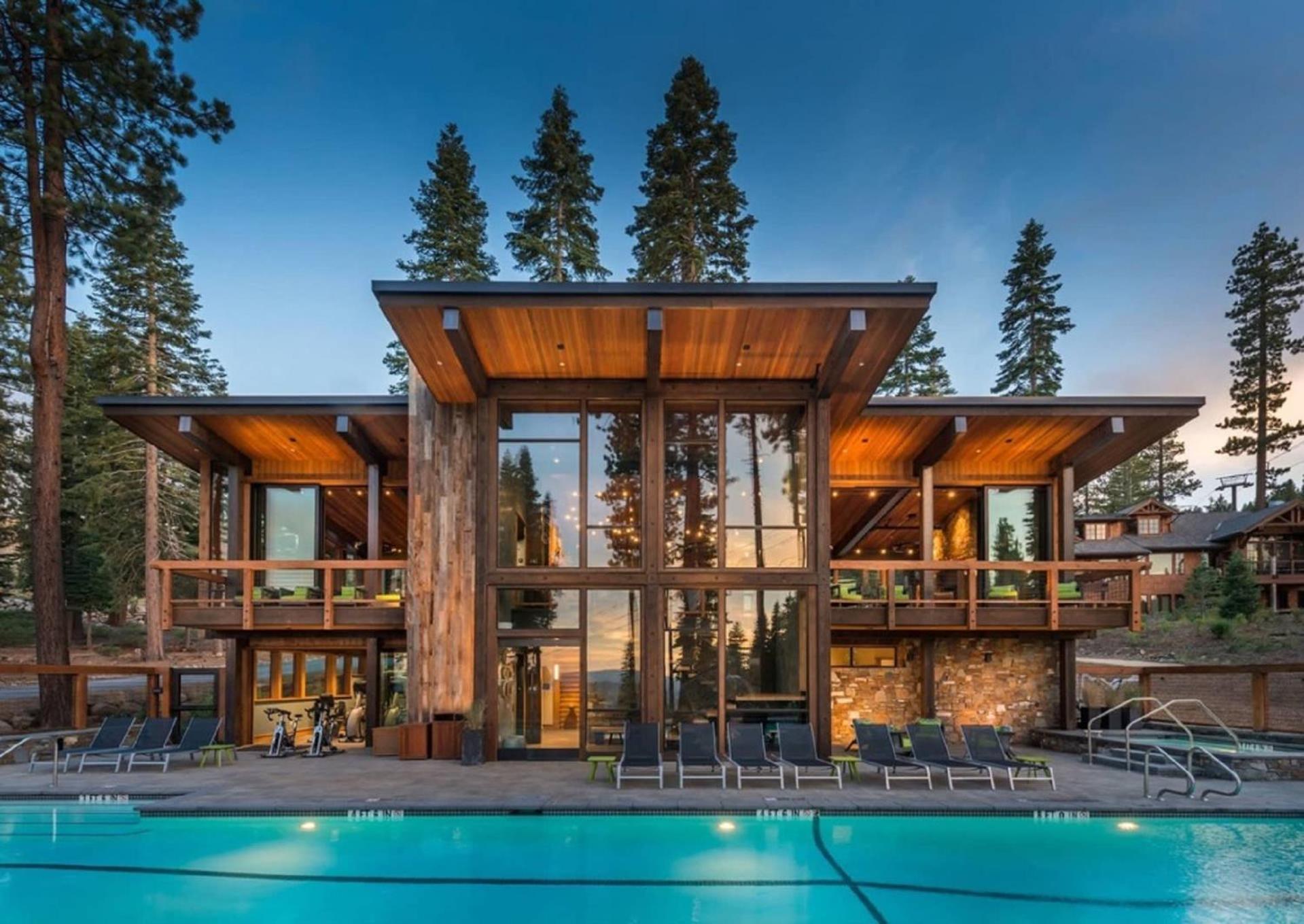 Modern Ski In-Out Home, Mid-Mountain view 5