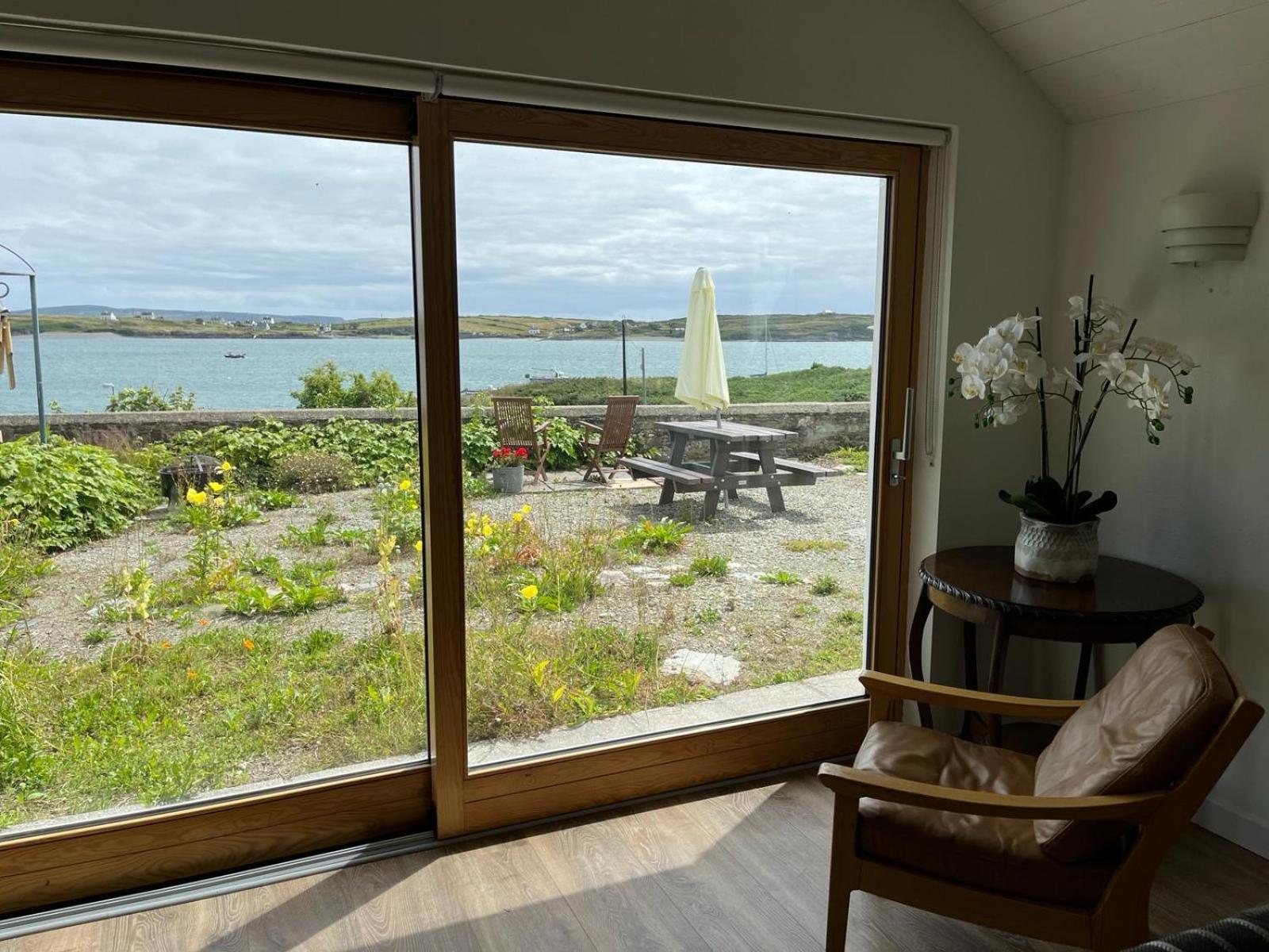 Pier Cottage with private water access to Colla Pier