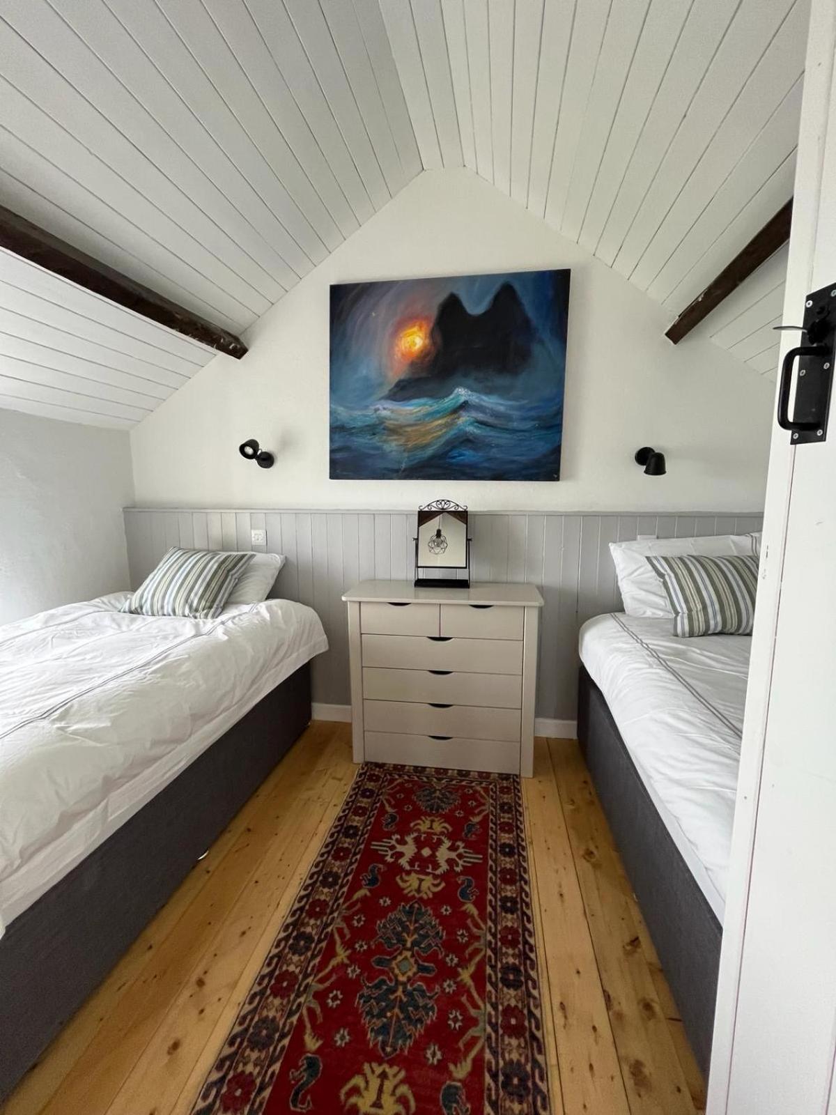 Pier Cottage with private water access to Colla Pier