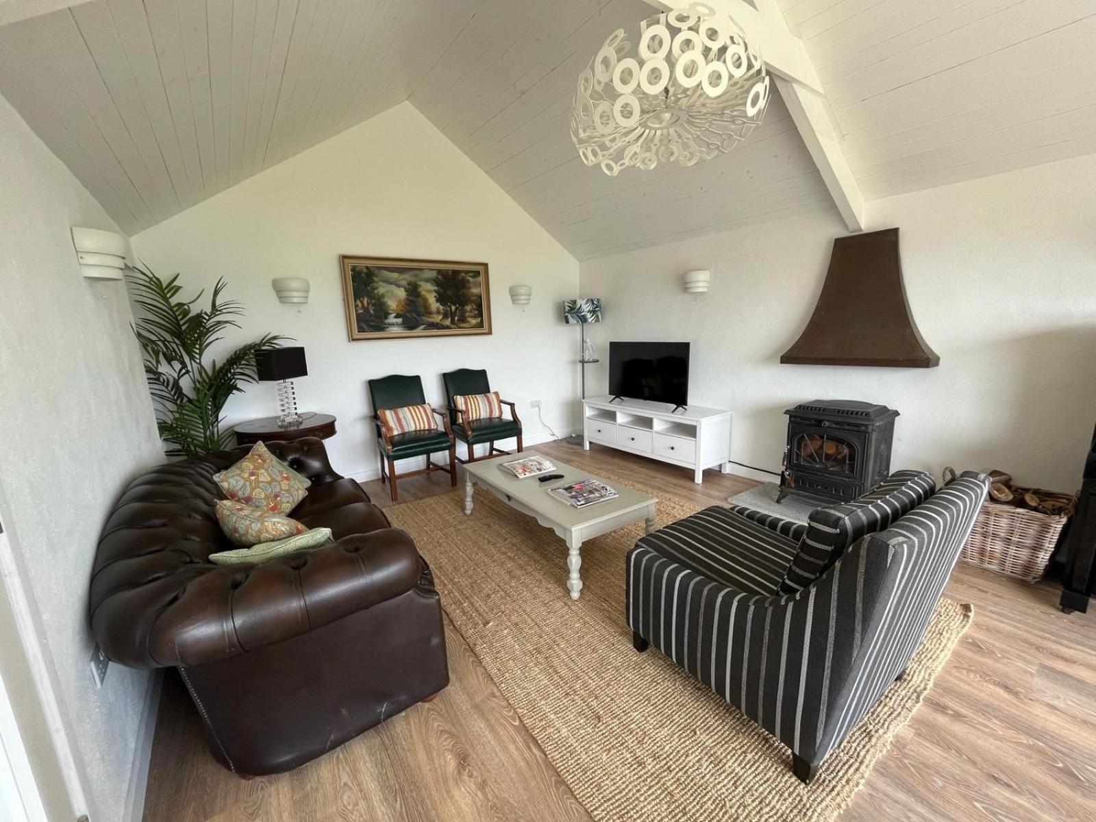 Pier Cottage with private water access to Colla Pier