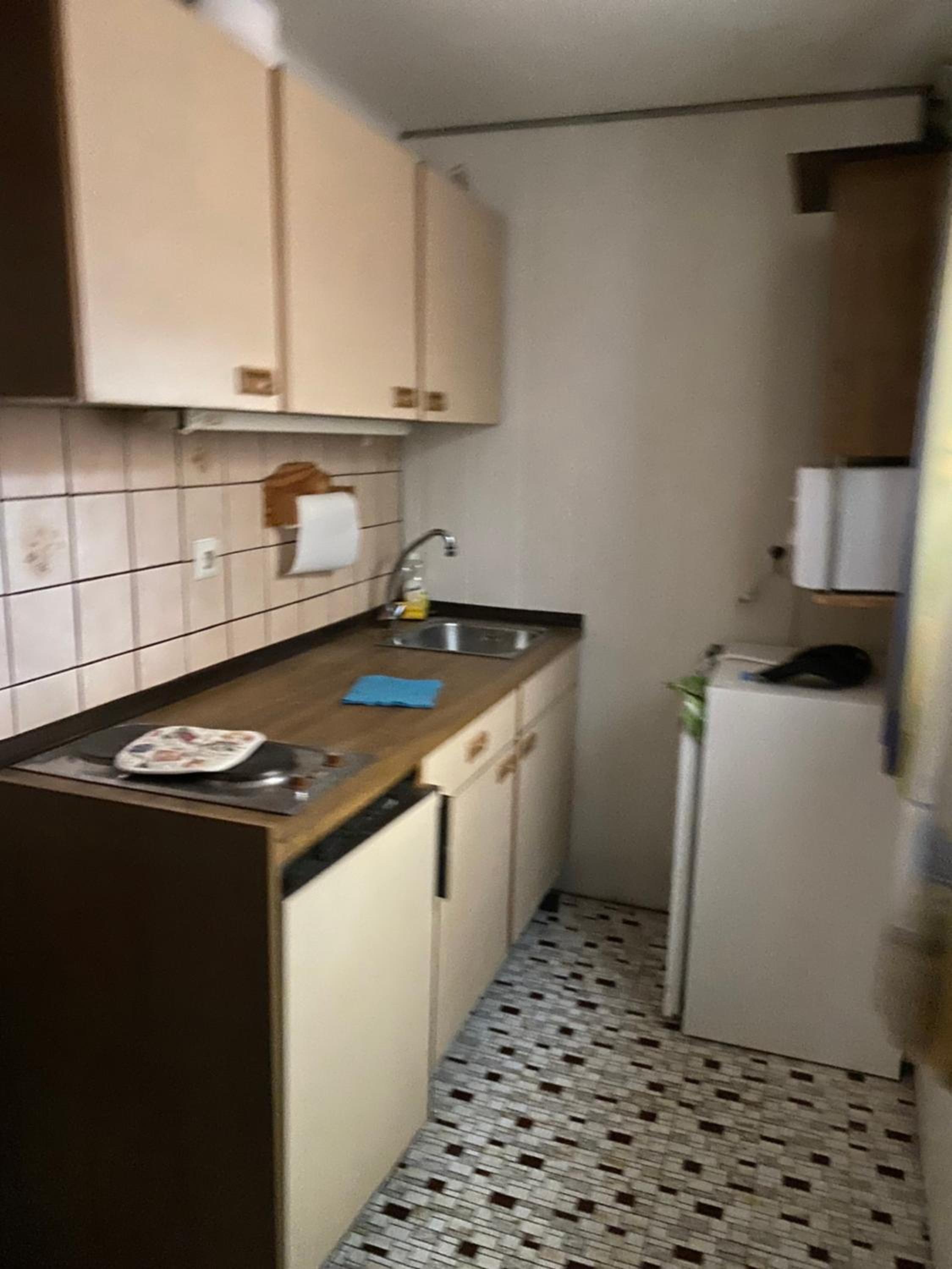 Apartment in basement of a house with good daylight