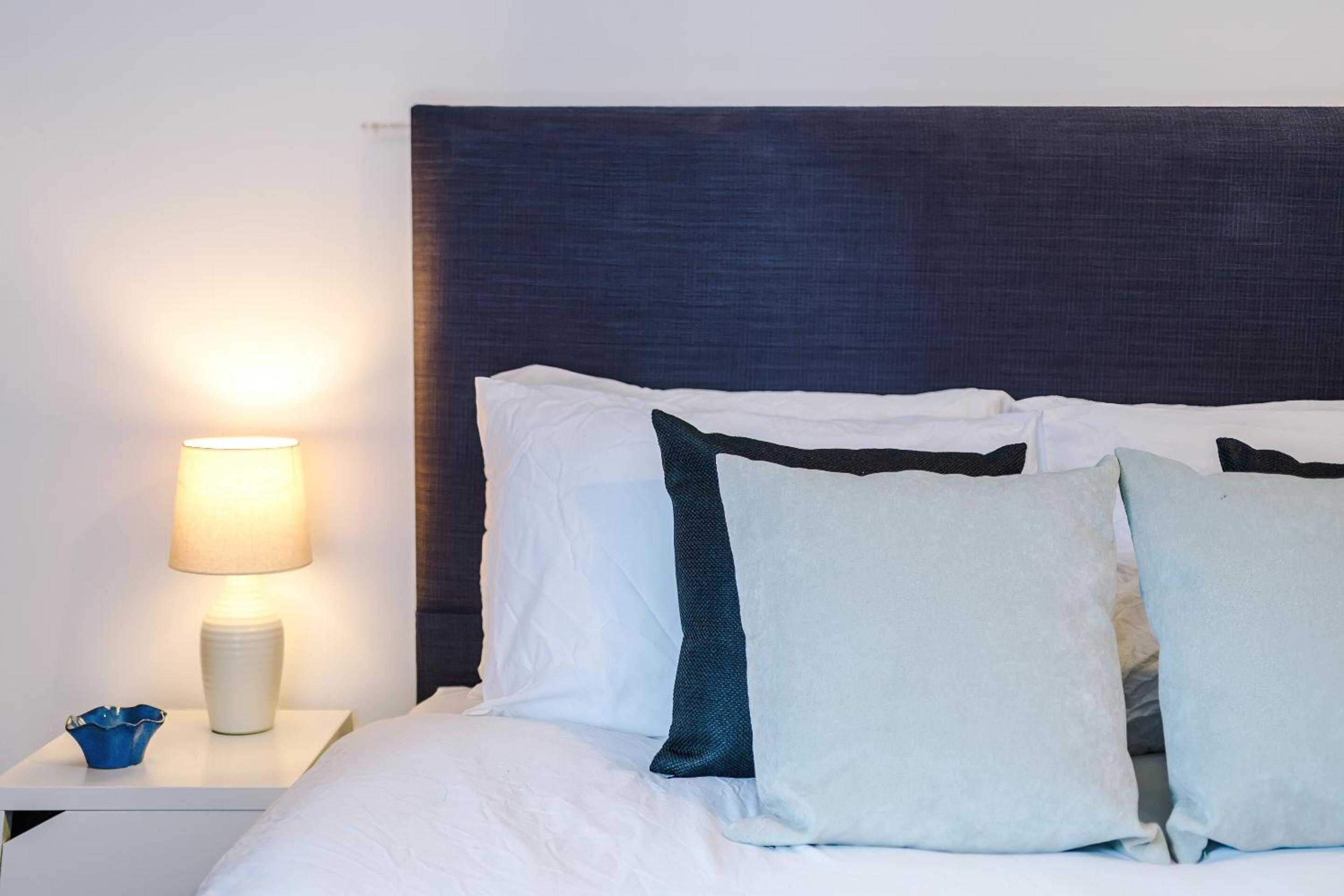 2 King Beds with Corner View. Manhattan Loft view 3
