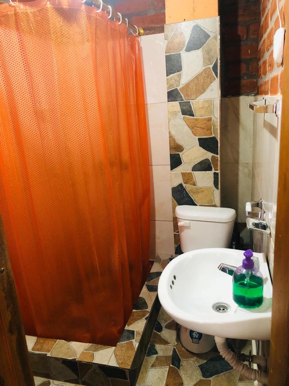 Hostal La Casa Amarilla City