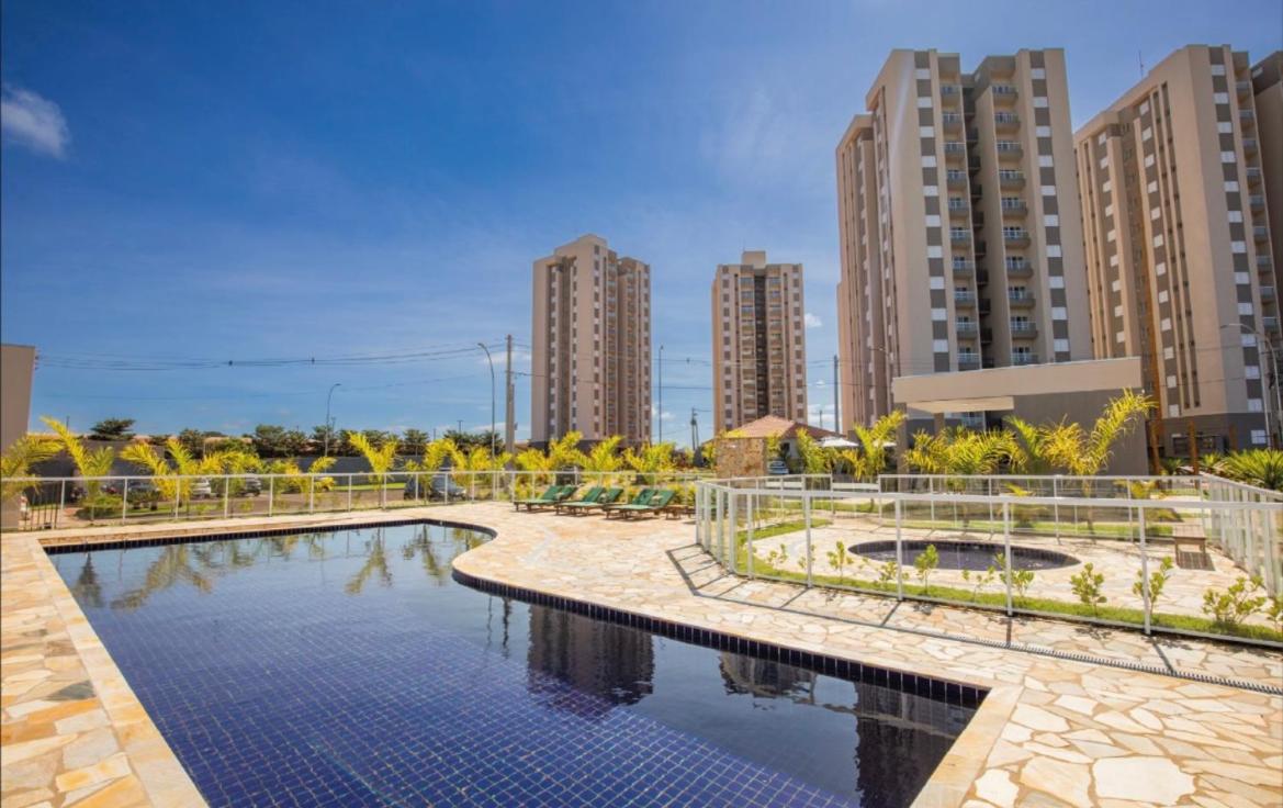 Apartamento para até 6 em condomínio com piscina