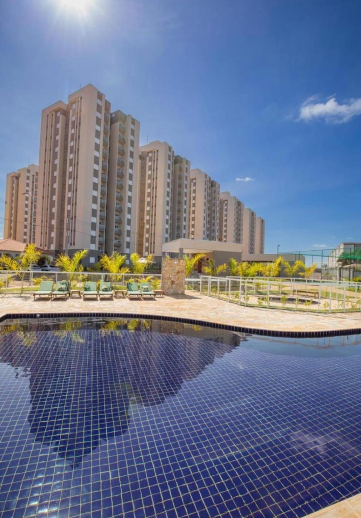 Apartamento para até 6 em condomínio com piscina