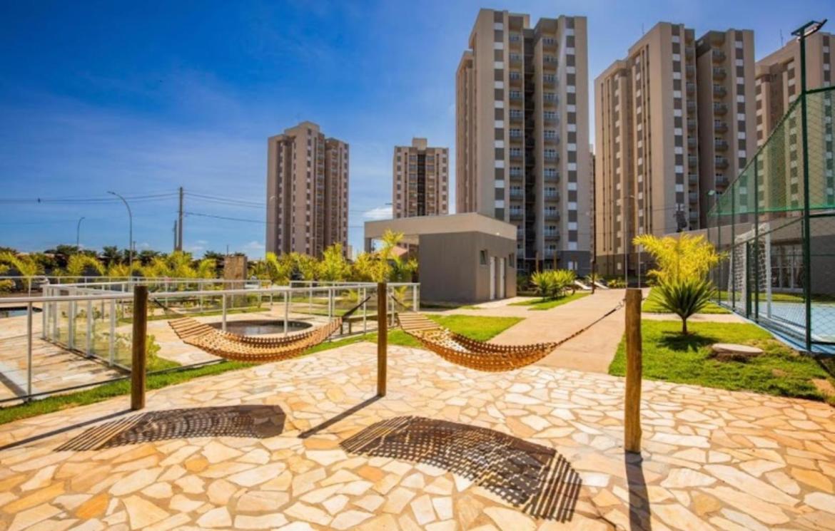 Apartamento para até 6 em condomínio com piscina