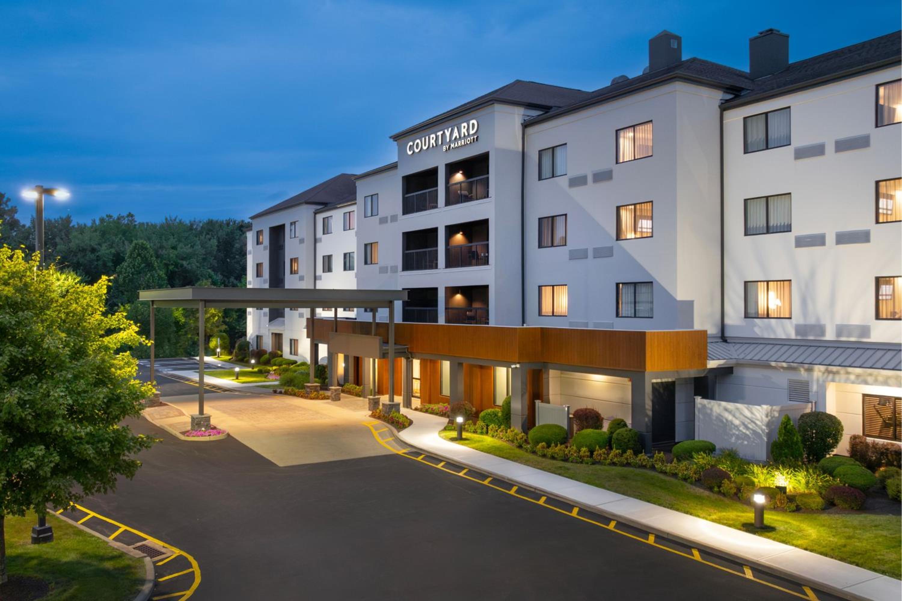 Danbury Vacations - Courtyard by Marriott Danbury - Property Image 8