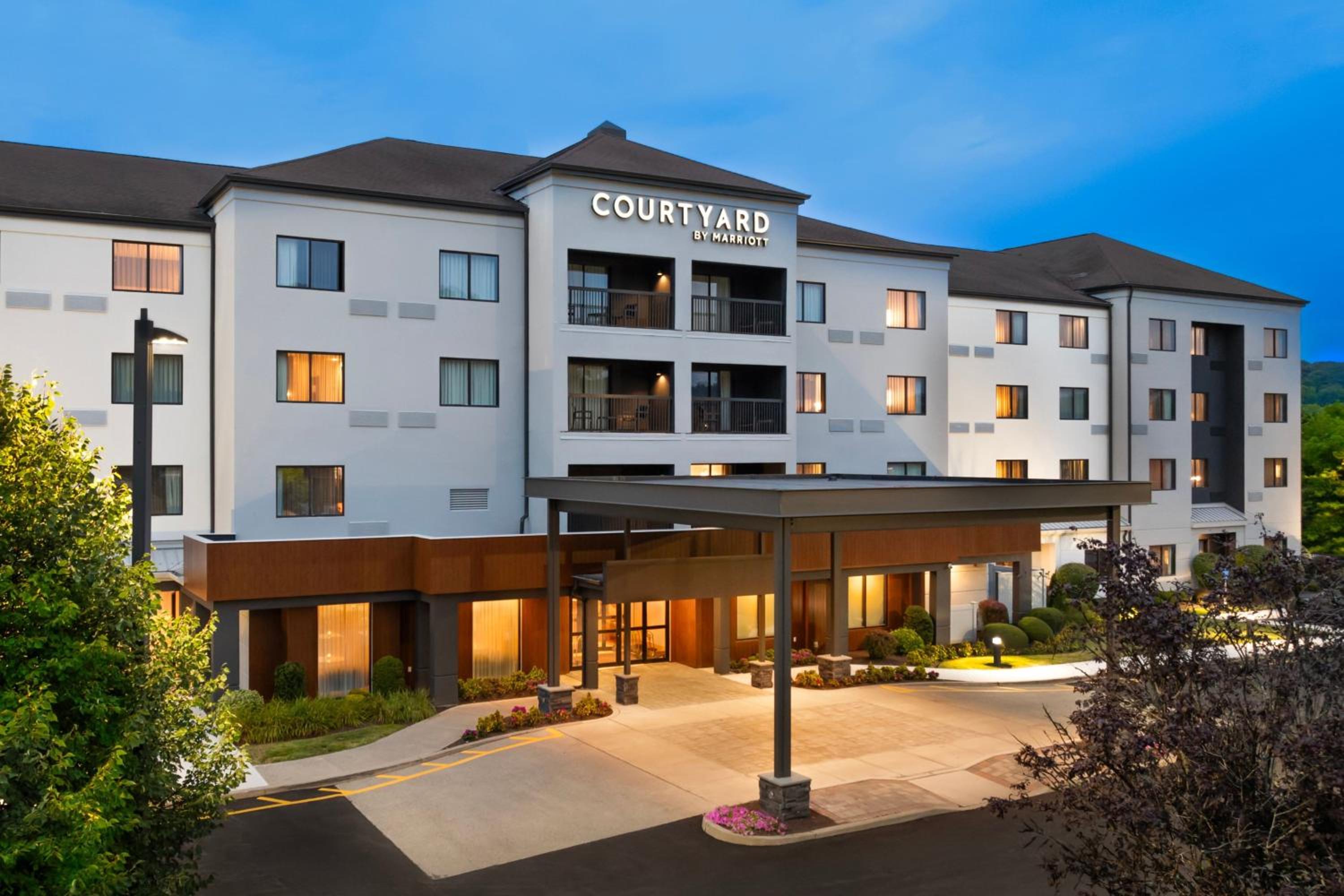 Danbury Vacations - Courtyard by Marriott Danbury - Property Image 9
