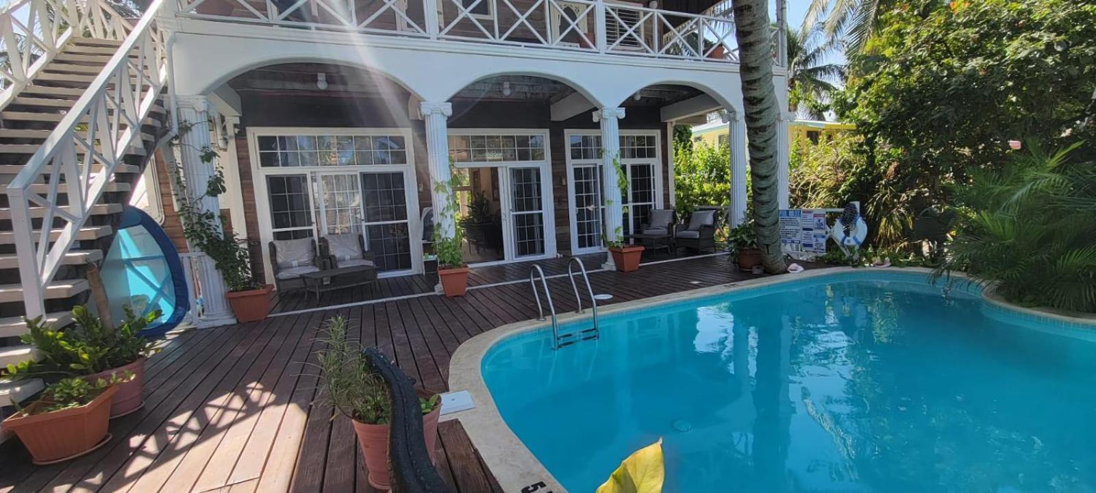 Caye Caulker Boutique Guesthouse 2
