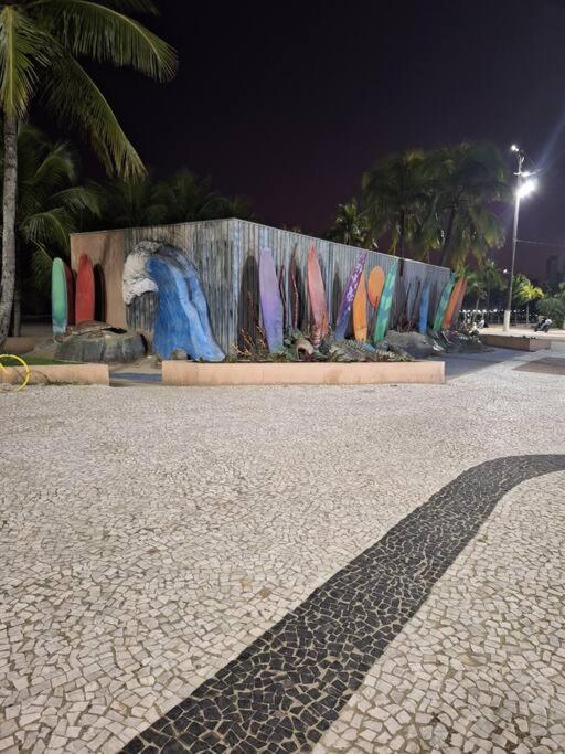 kitnet pé na areia, em frente a praia.