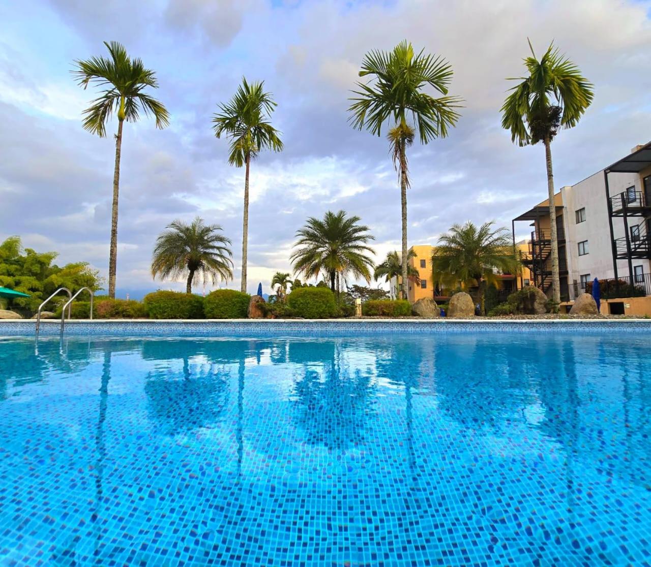 Apartamento Condominio Vacaciones G305 a 5 Minutos del Aeropuerto, 20 minutos del parque del cafe cerca en Armenia, Ubicado en La Tebaida.