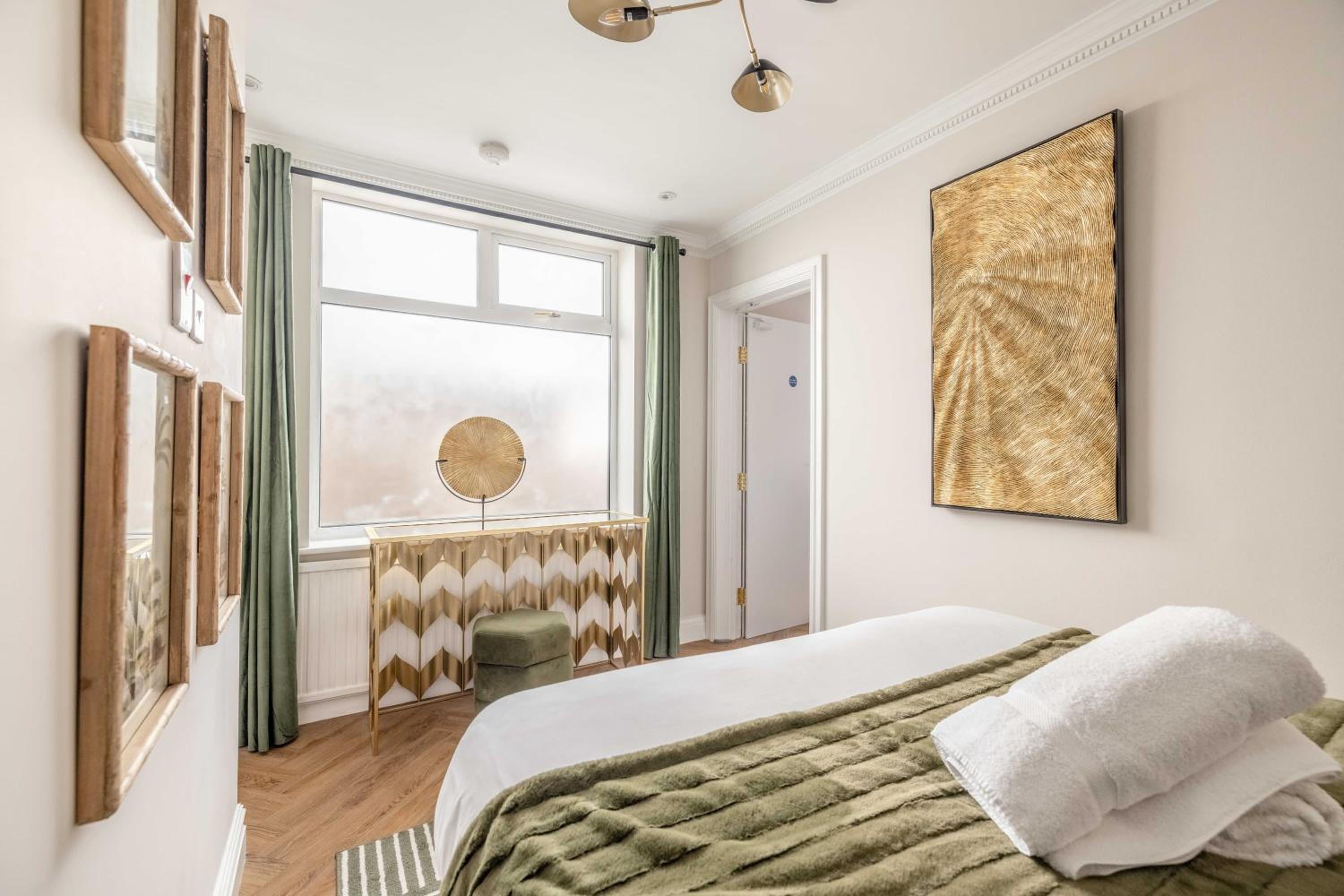 Super Cool Flats in Windsor with Parking and EV view 4