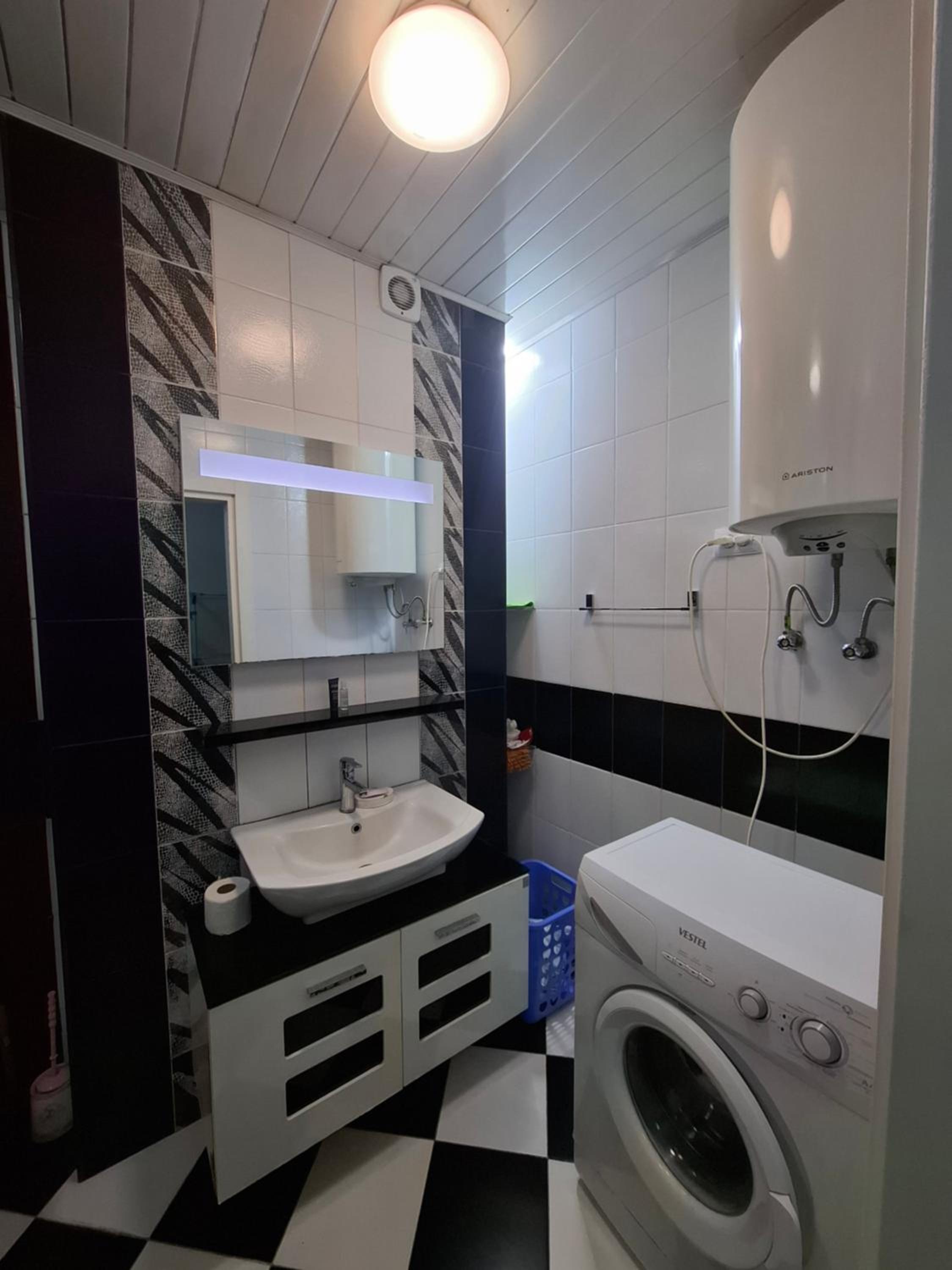 Apartment for rent for up to 8 person in Batumi Center view 2