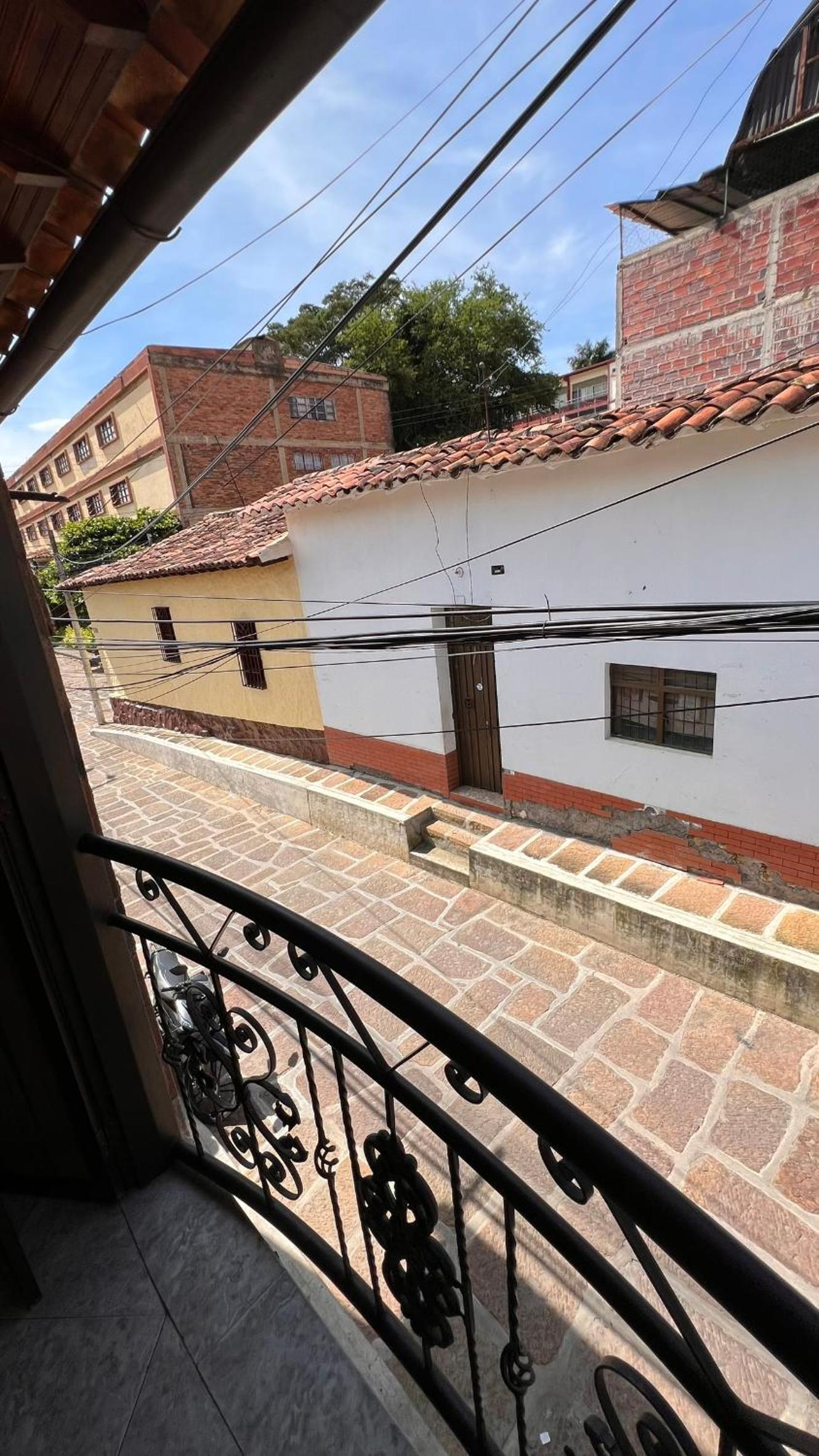 Apto. en zona céntrica con vista panorámica al pueblo