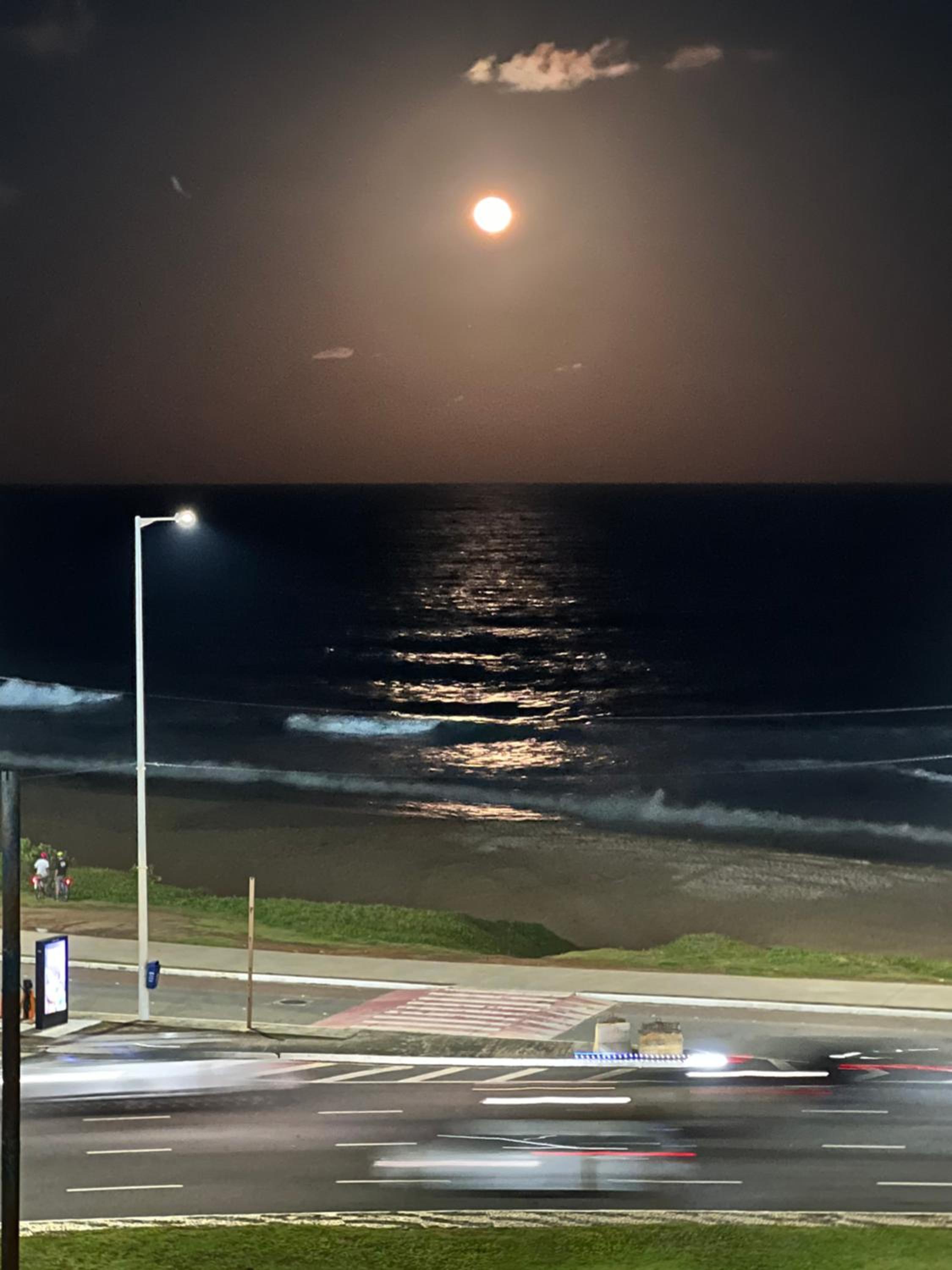 Studio 304 Salvador, Fantástico, com Vista Mar, no Bairro de Jardim Armação, a 300m do Novo Centro de Convenções de Salvador - CCS e do Parque dos Ventos