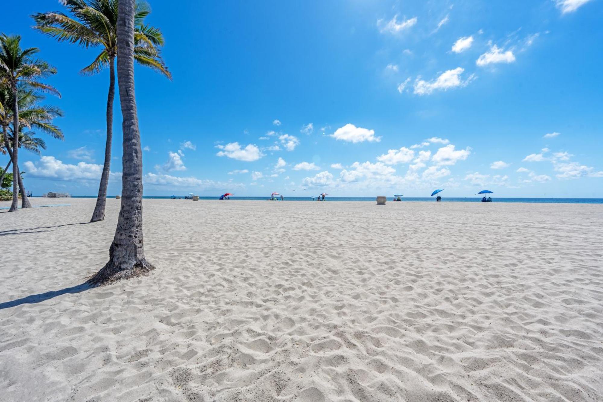Apartamento justo en la playa view 4