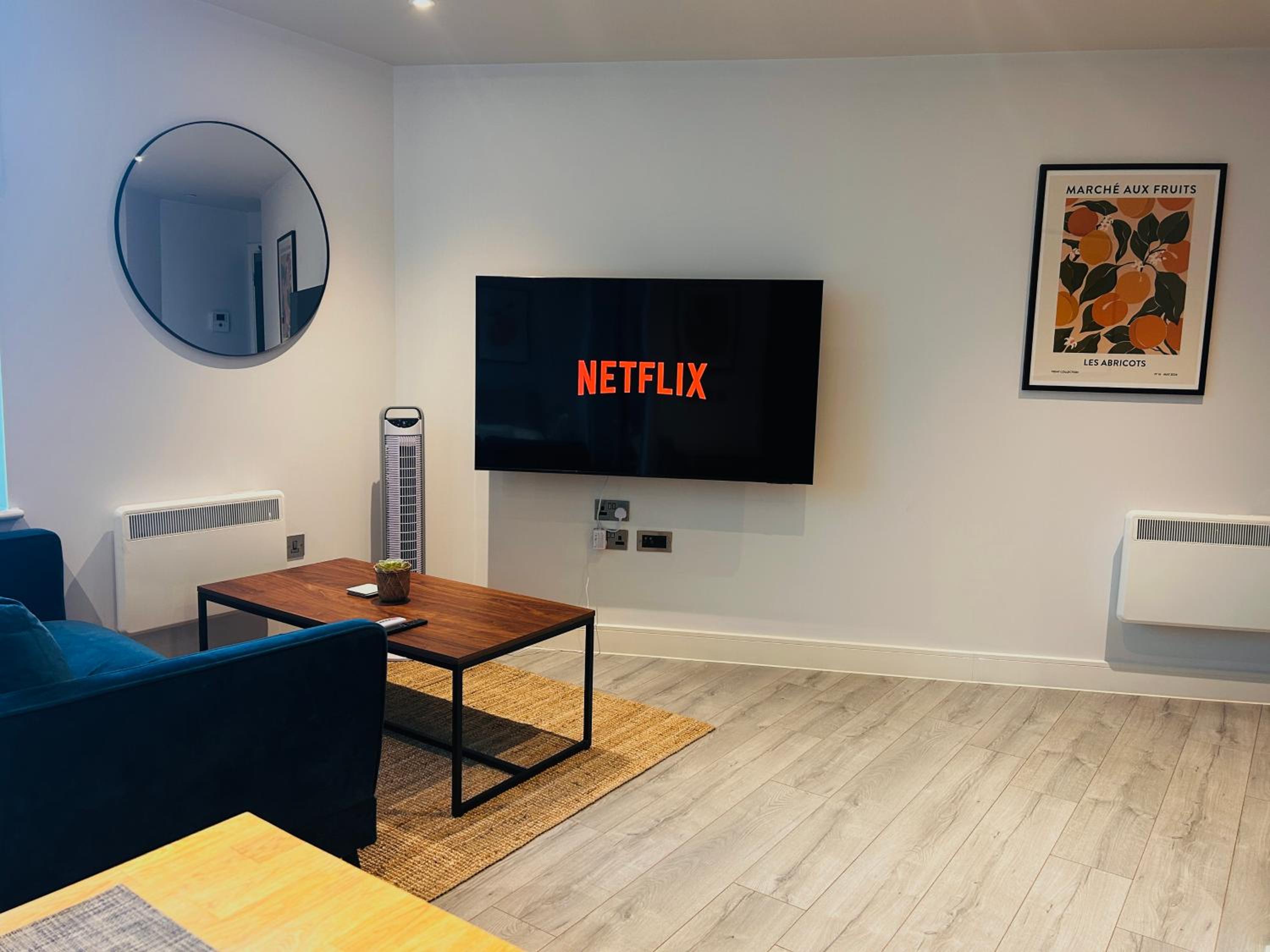 Stylish studio apartment, One Thames Valley view 3