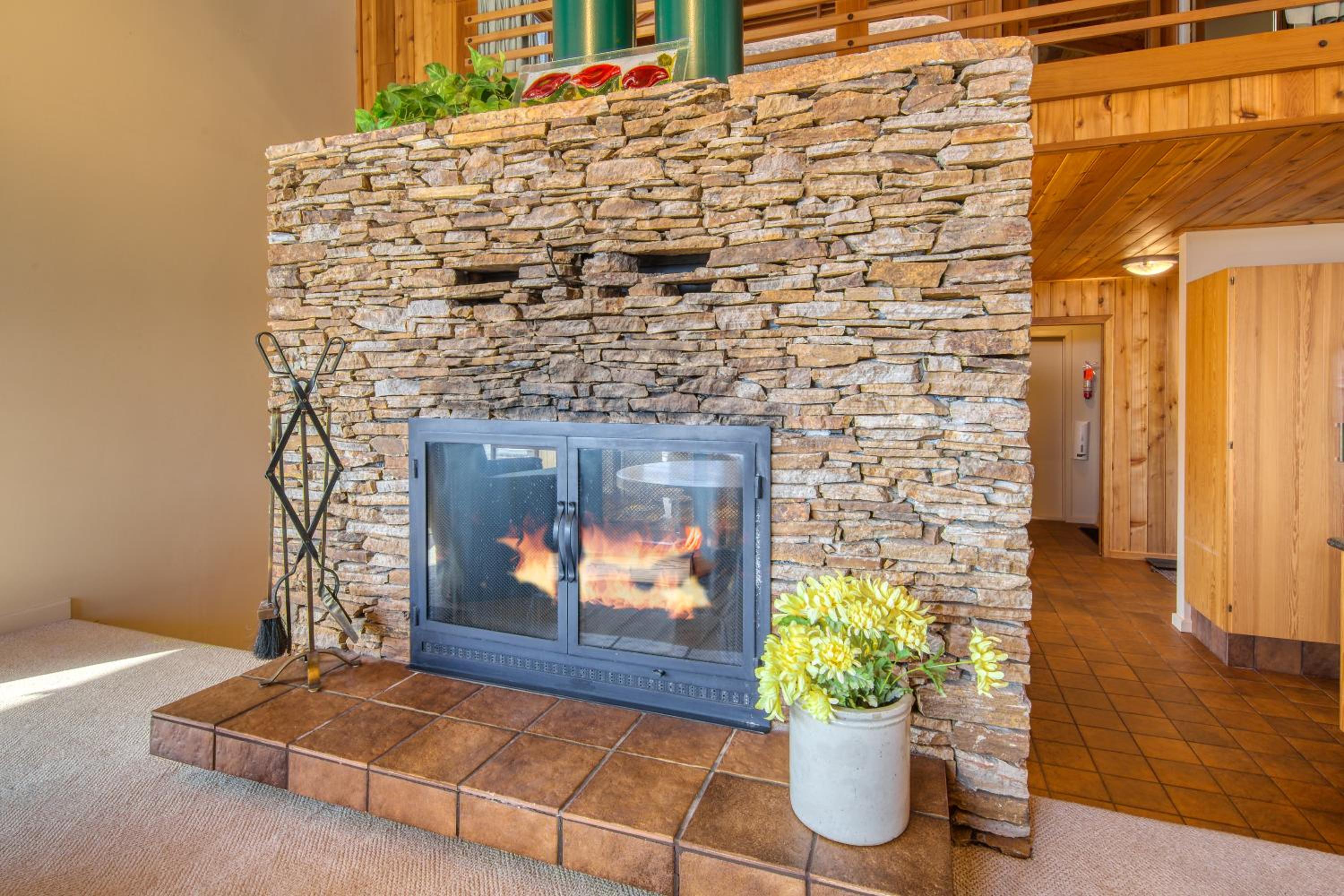 CLIFF CABIN Family Friendly|Hot Tub|Spectacular Views