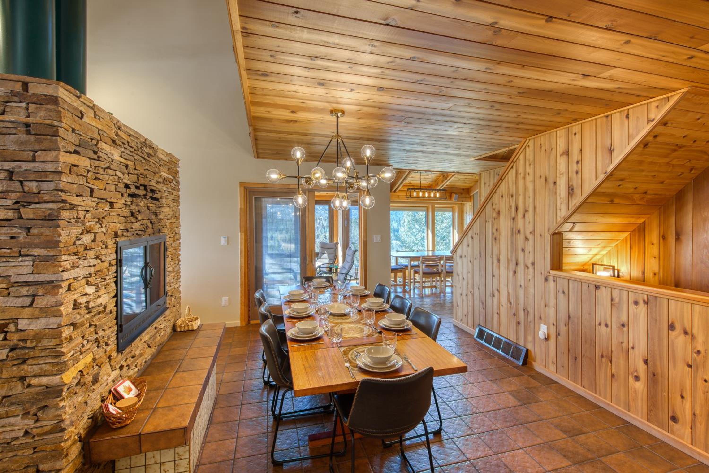 CLIFF CABIN Family Friendly|Hot Tub|Spectacular Views