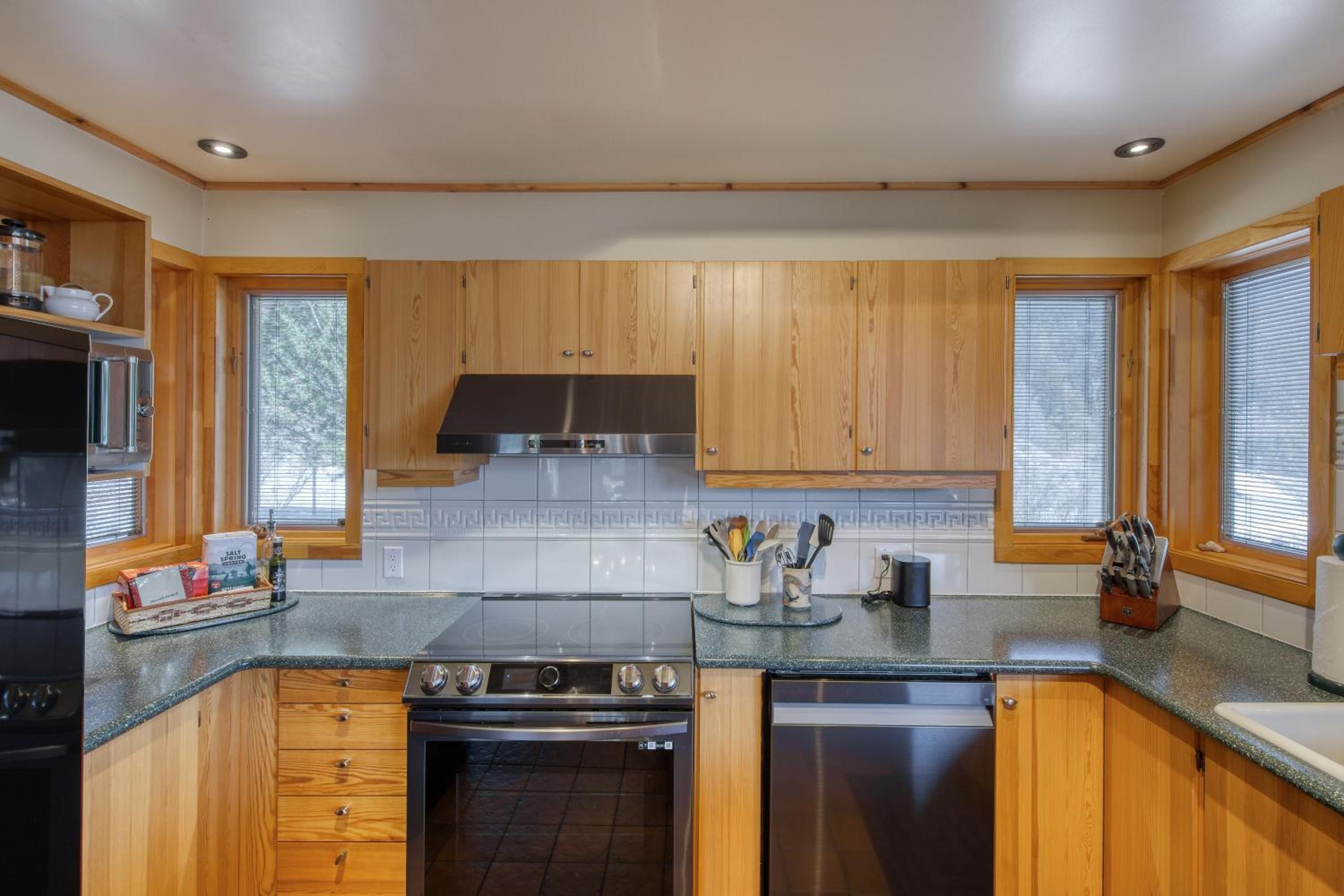 CLIFF CABIN Family Friendly|Hot Tub|Spectacular Views