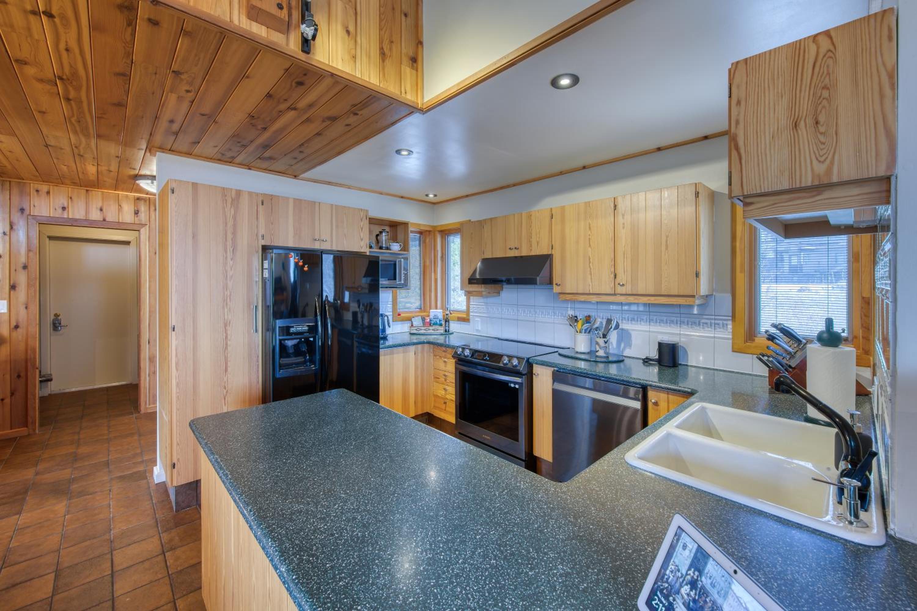 CLIFF CABIN Family Friendly|Hot Tub|Spectacular Views