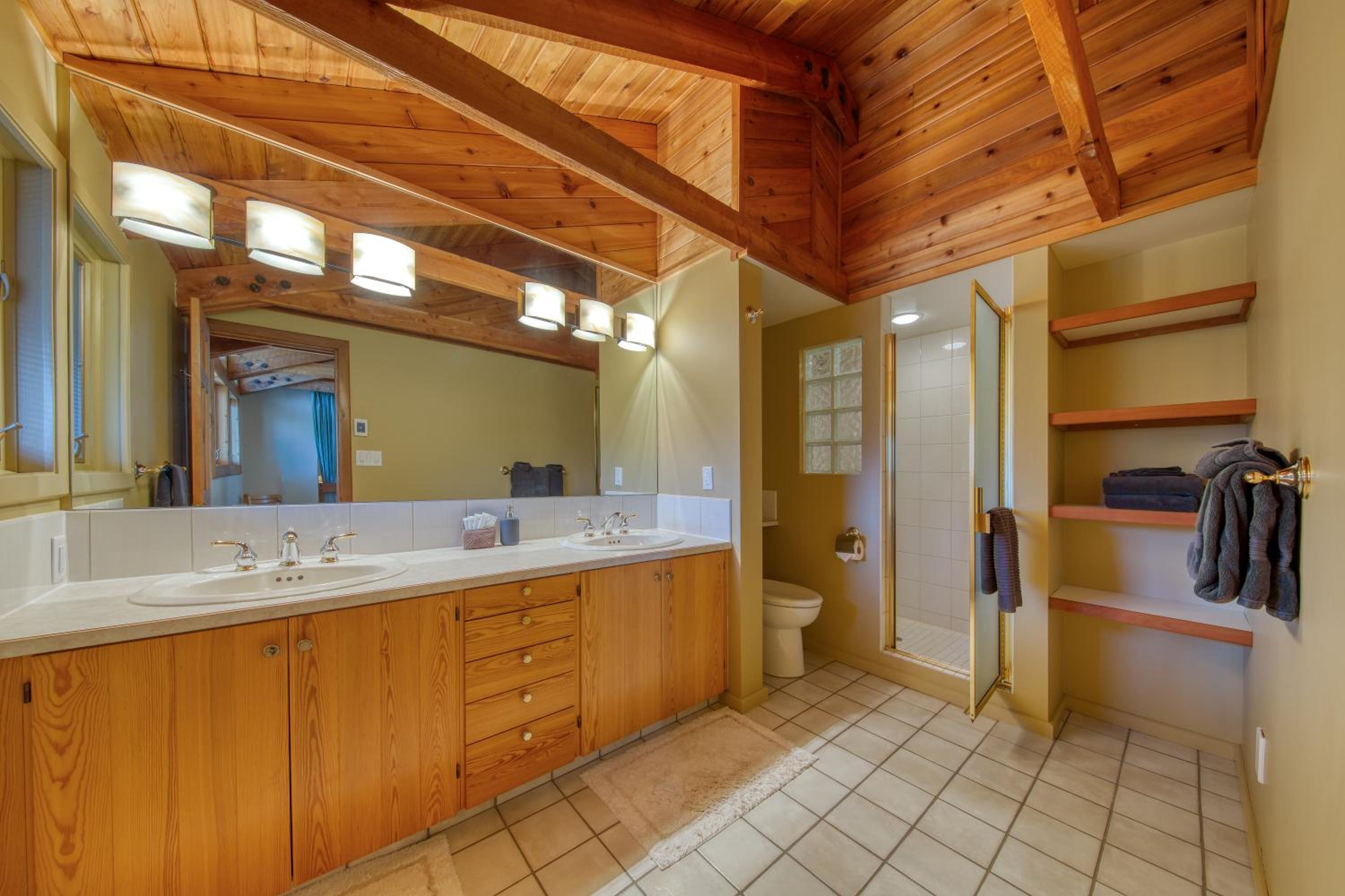CLIFF CABIN Family Friendly|Hot Tub|Spectacular Views