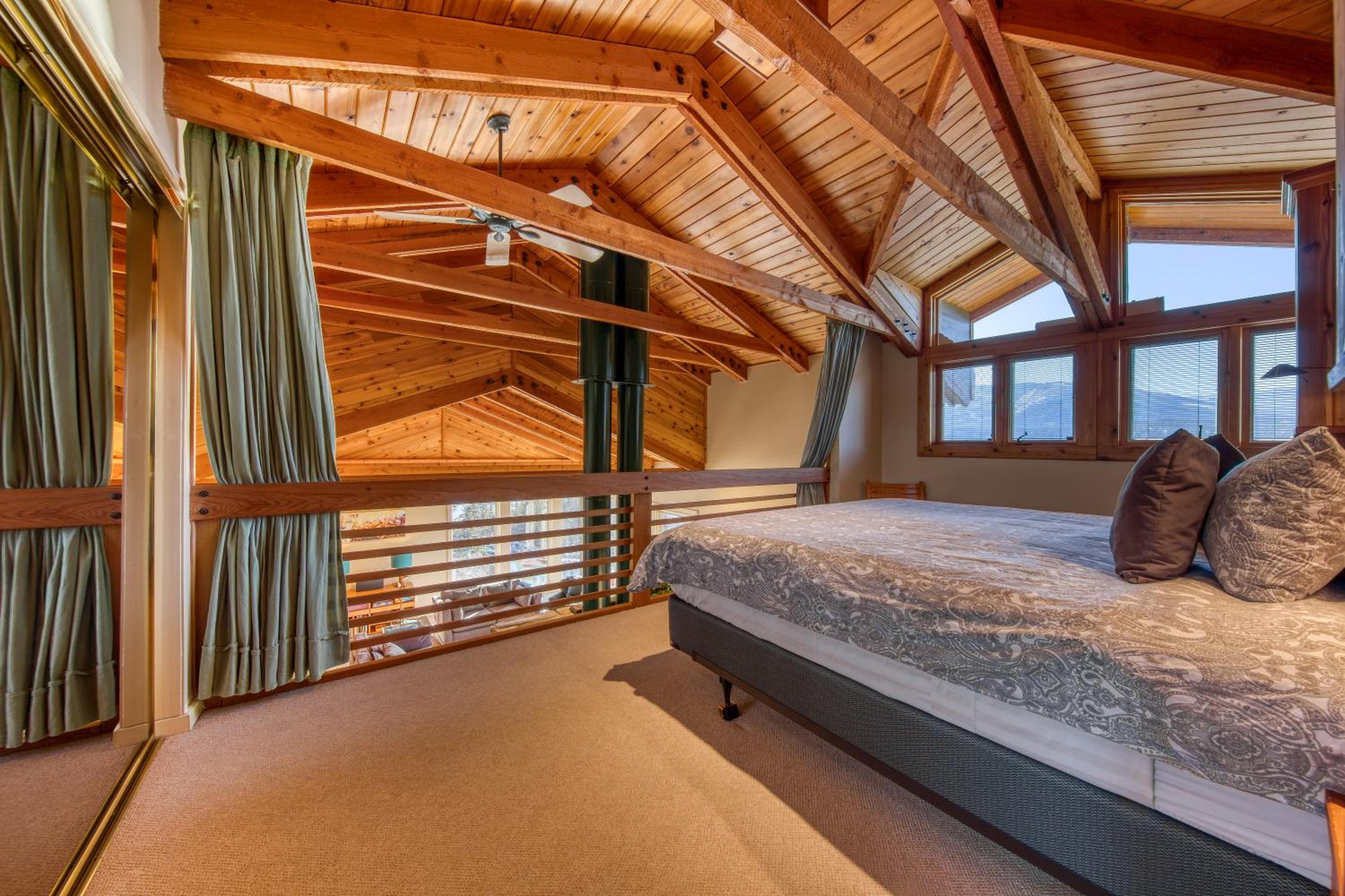 CLIFF CABIN Family Friendly|Hot Tub|Spectacular Views