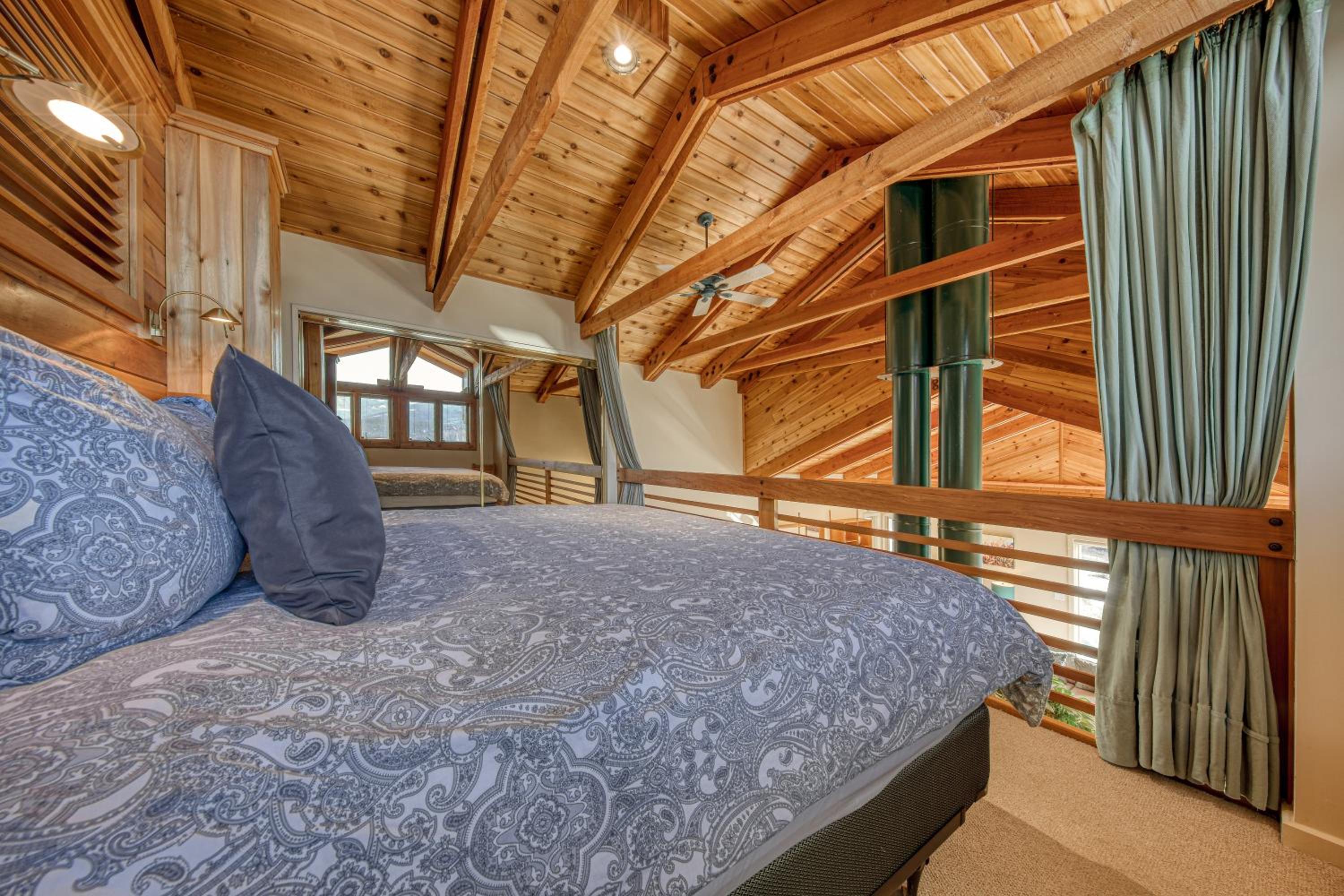 CLIFF CABIN Family Friendly|Hot Tub|Spectacular Views