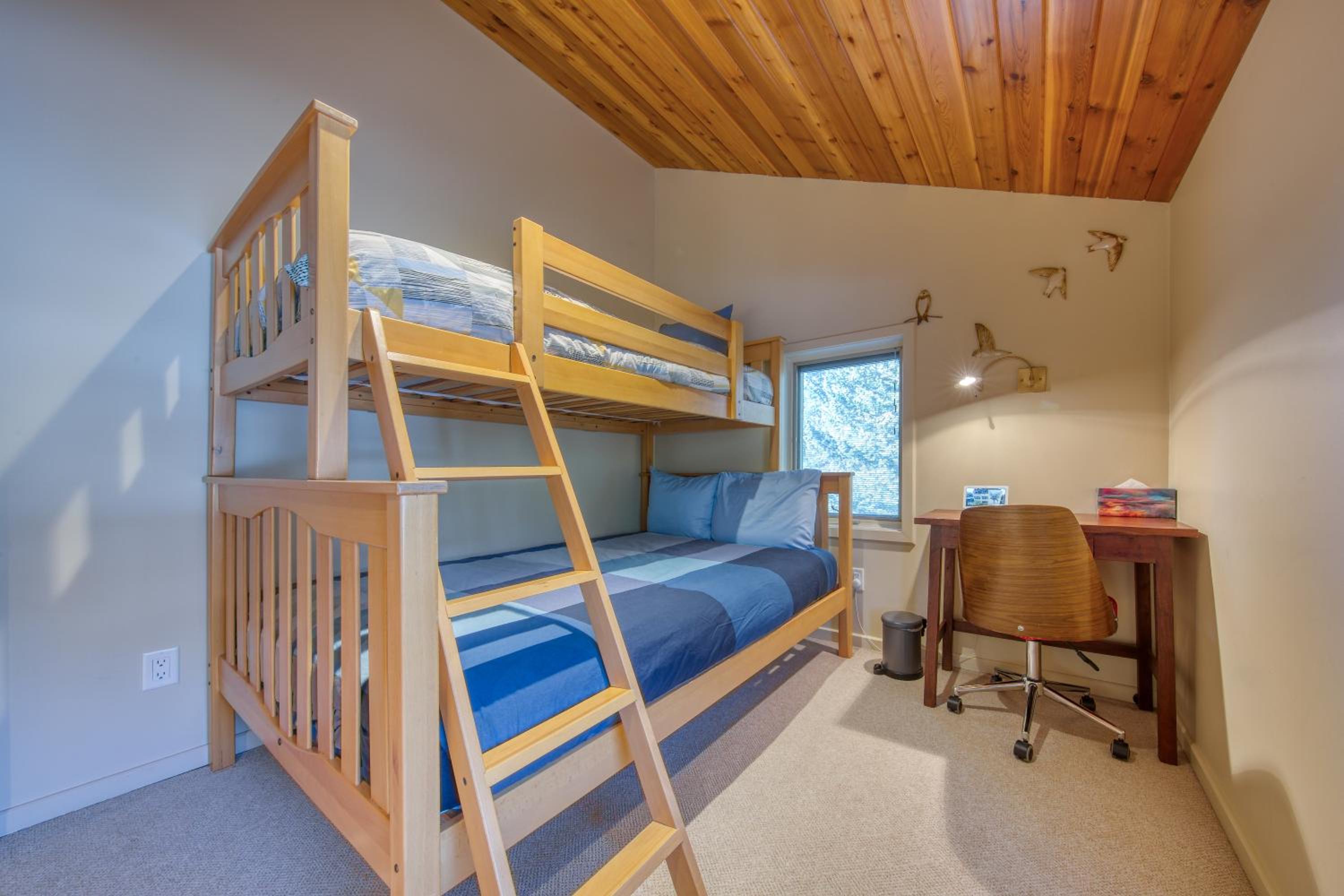CLIFF CABIN Family Friendly|Hot Tub|Spectacular Views