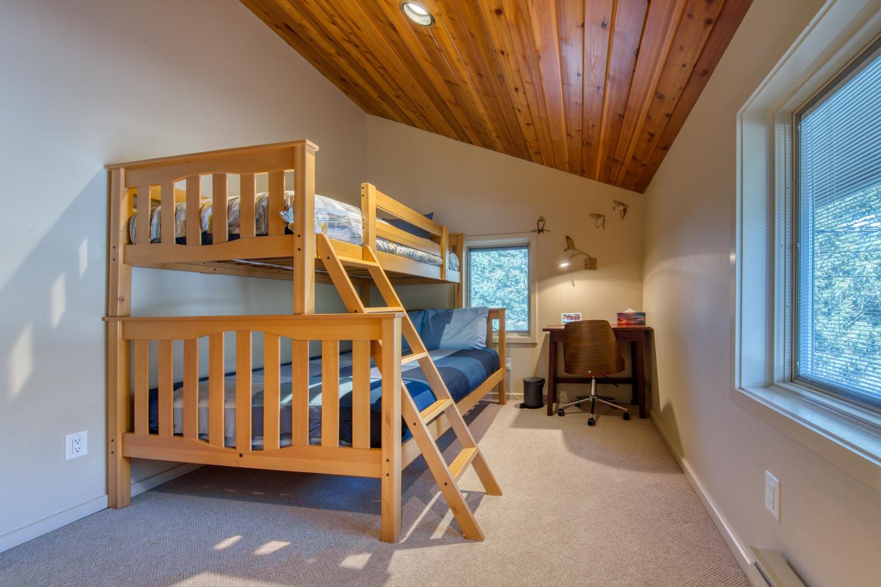 CLIFF CABIN Family Friendly|Hot Tub|Spectacular Views