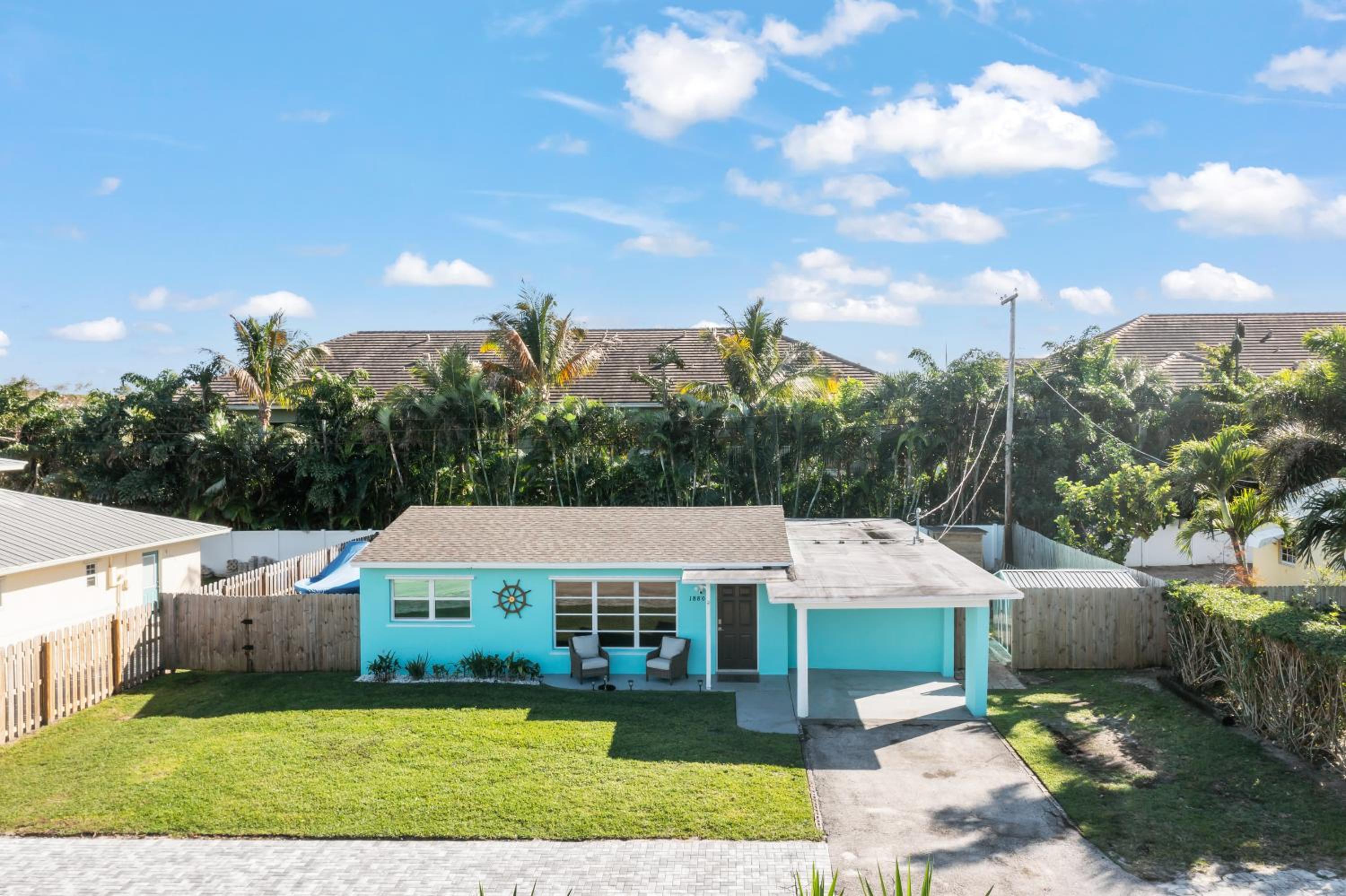 North Palm Beach Surf Shack - Parkyourboat!