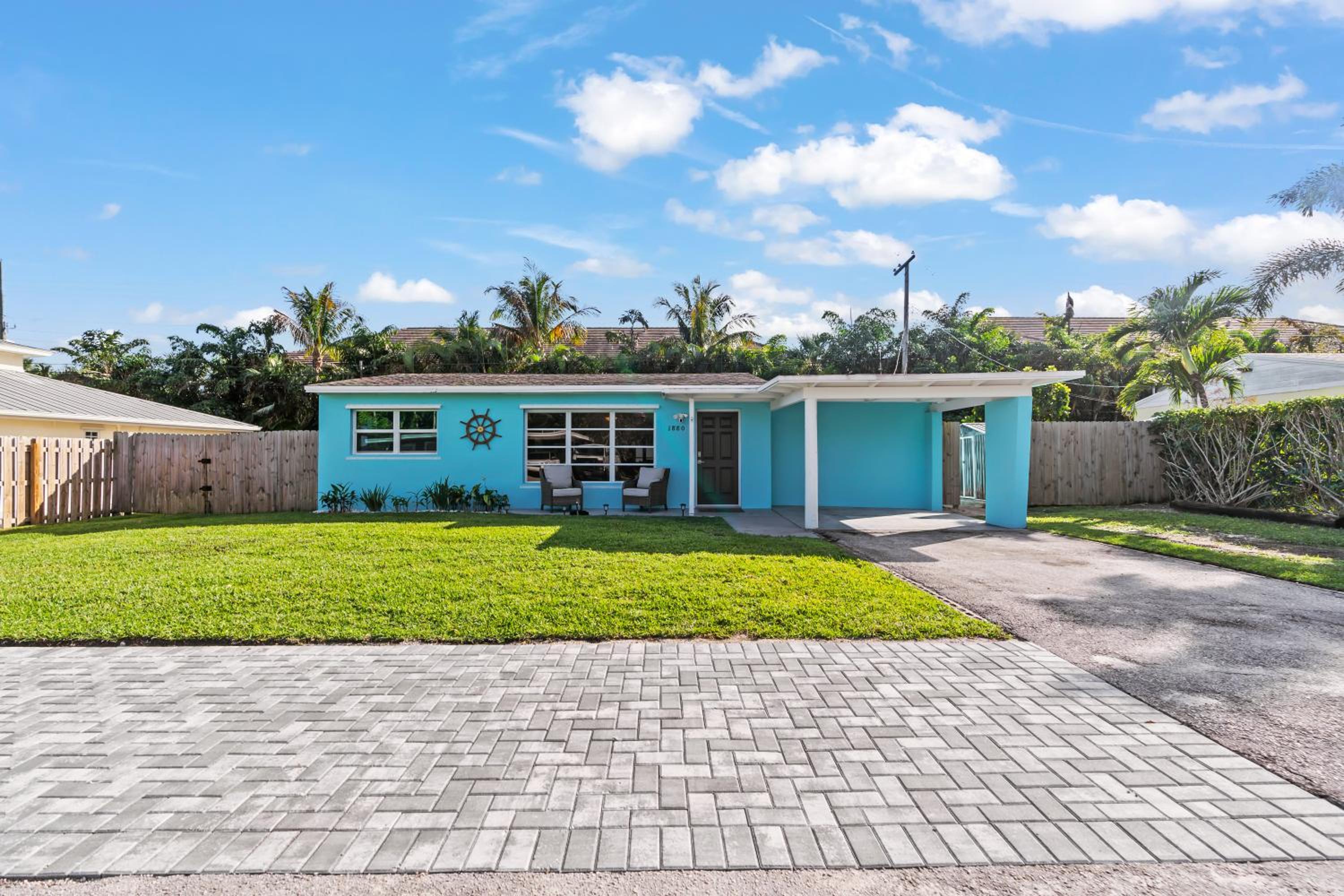North Palm Beach Surf Shack - Parkyourboat!