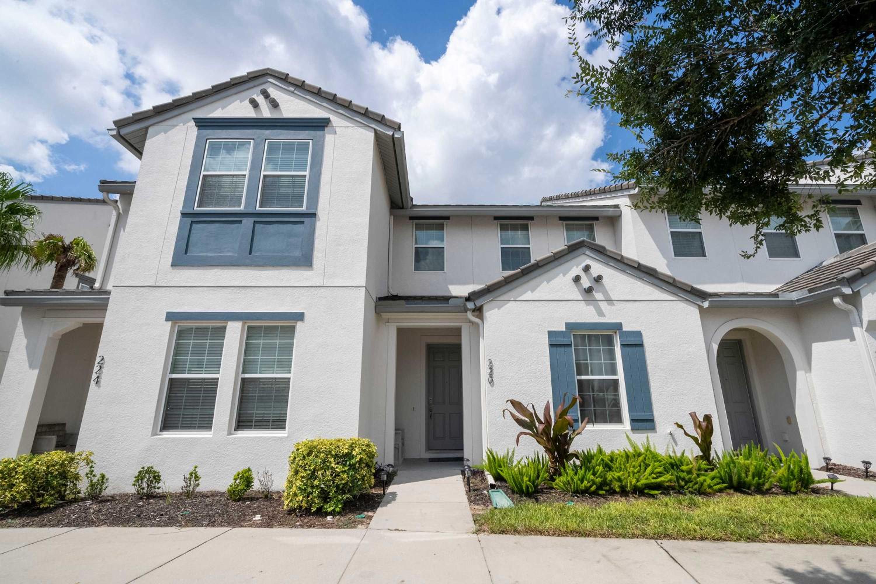 3Bd Sleeps8 with Pool & Close to Disney @Festival 220
