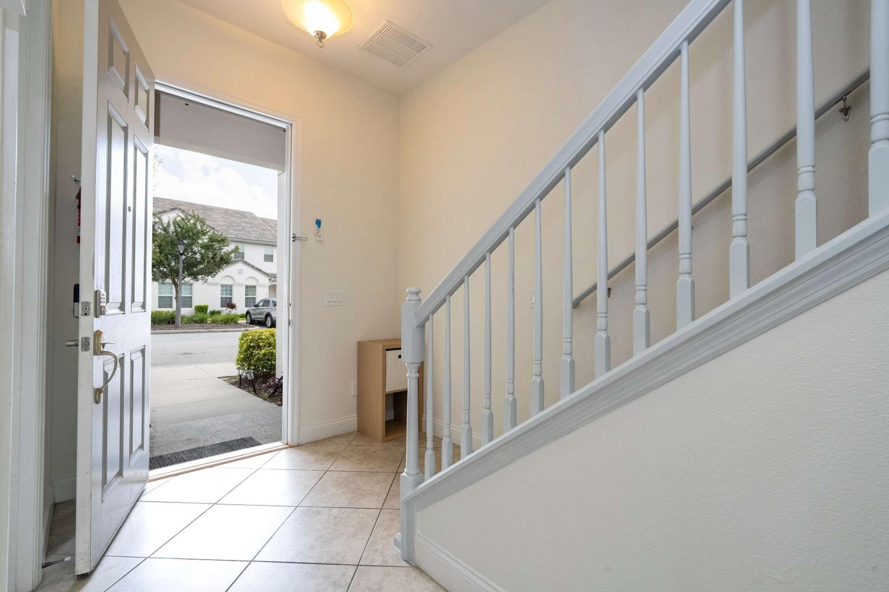 3Bd Sleeps8 with Pool & Close to Disney @Festival 220