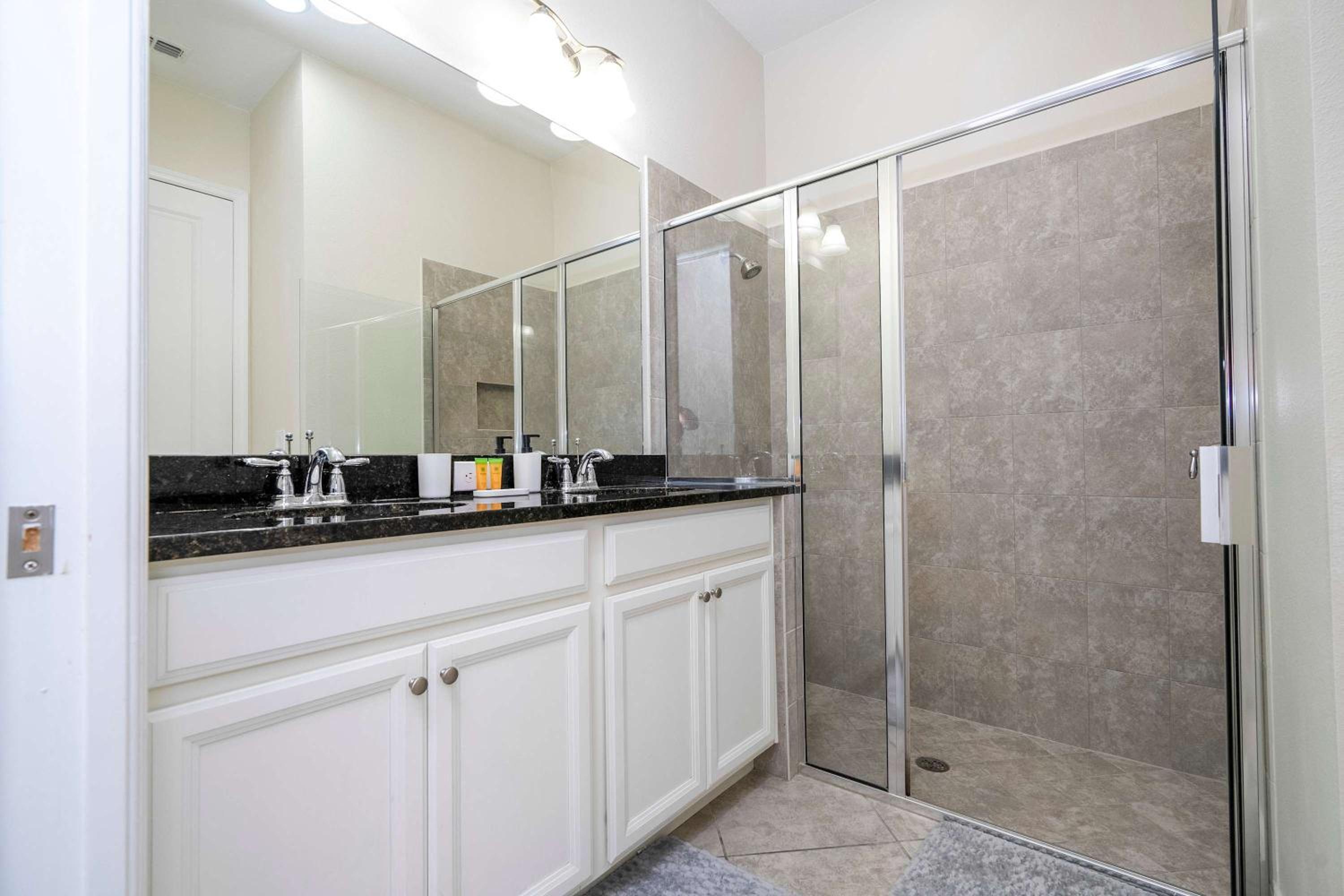 3Bd Sleeps8 with Pool & Close to Disney @Festival 220