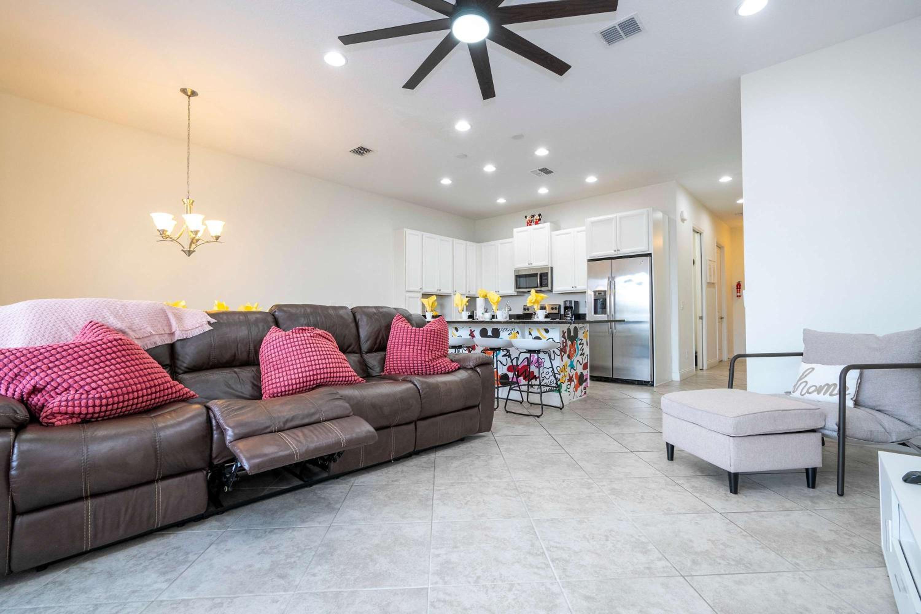 3Bd Sleeps8 with Pool & Close to Disney @Festival 220