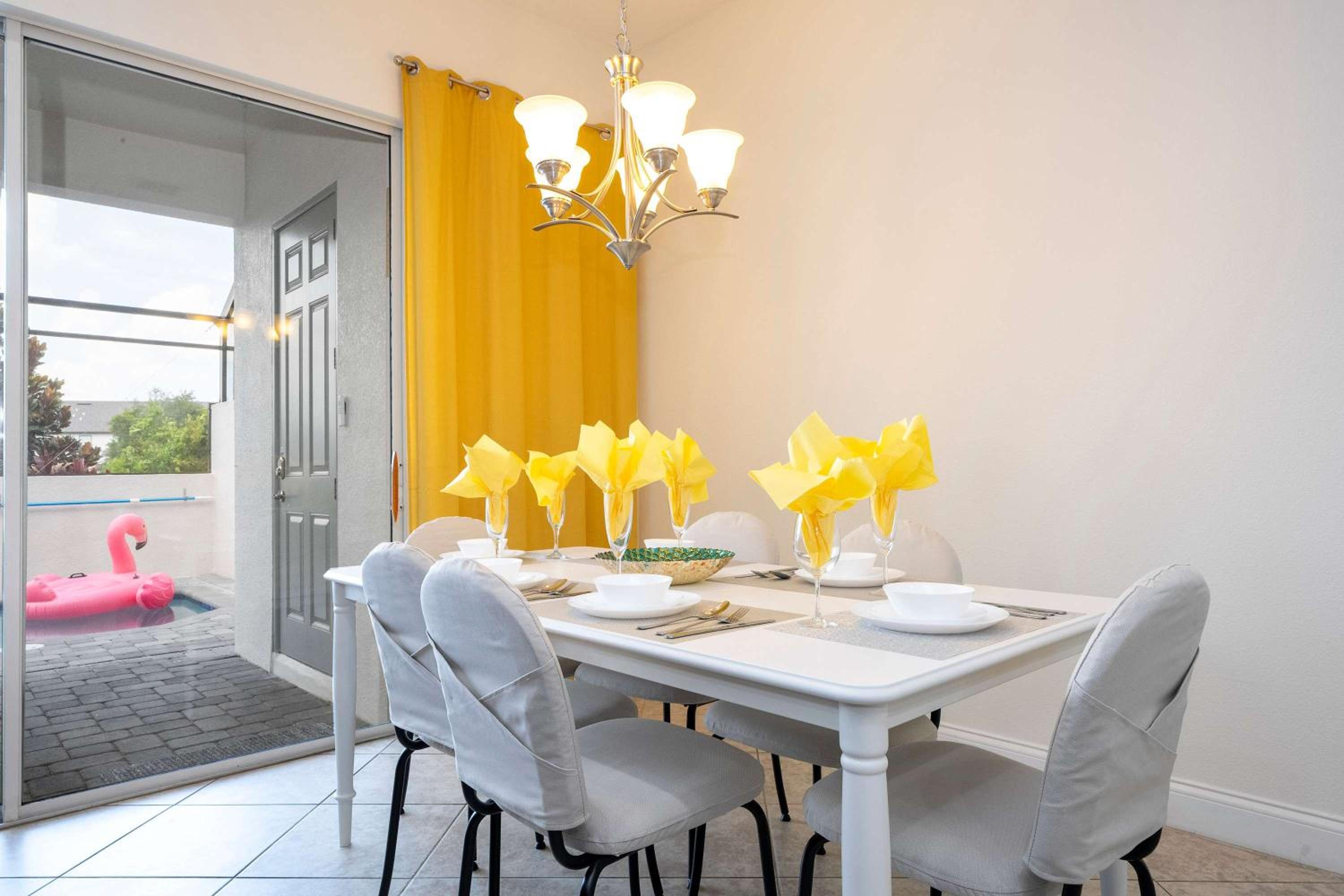 3Bd Sleeps8 with Pool & Close to Disney @Festival 220